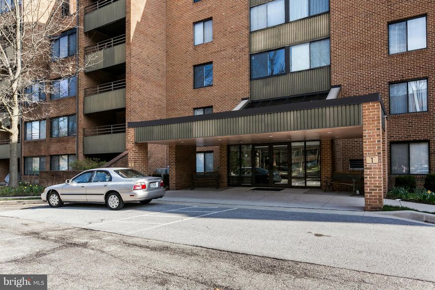 WELCOME TO THE PRETTIEST UNIT IN TOWSONGATE! THIS RARELY AVAIL 1ST FLOOR UNIT HAS IT'S OWN PRIVATE PATIO & GARDEN. SUPERBLY RENOVATED WITH WOOD FLRS THRU OUT, GOURMET KIT W/CUSTOM CABINETS, DESIGNER BACK SPLASH, GRANITE CNTRS, GREAT MSTR BR W/LUX BA, GRANITE CNTRS & WALK IN CLOSET. SPACIOUS ROOMS, UPDATED SYSTEMS, RARE DEN AREA AND TONS OF WINDOWS OVERLOOKING LUSH GOUCHER GROUNDS. JUST PERFECT!!!