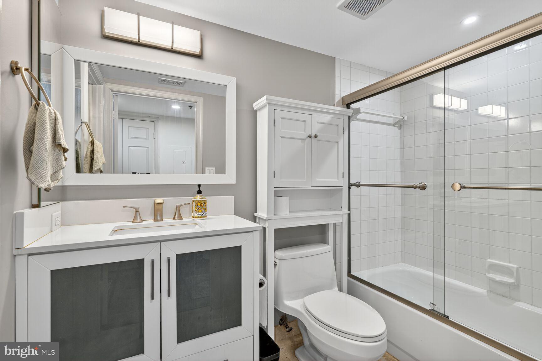 WINDSOR PLAZA - Residential Lease