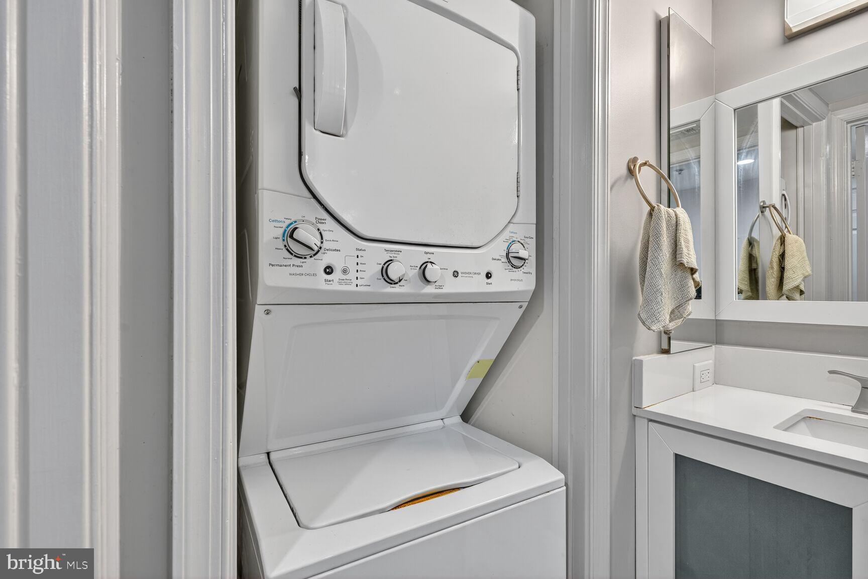 WINDSOR PLAZA - Residential Lease