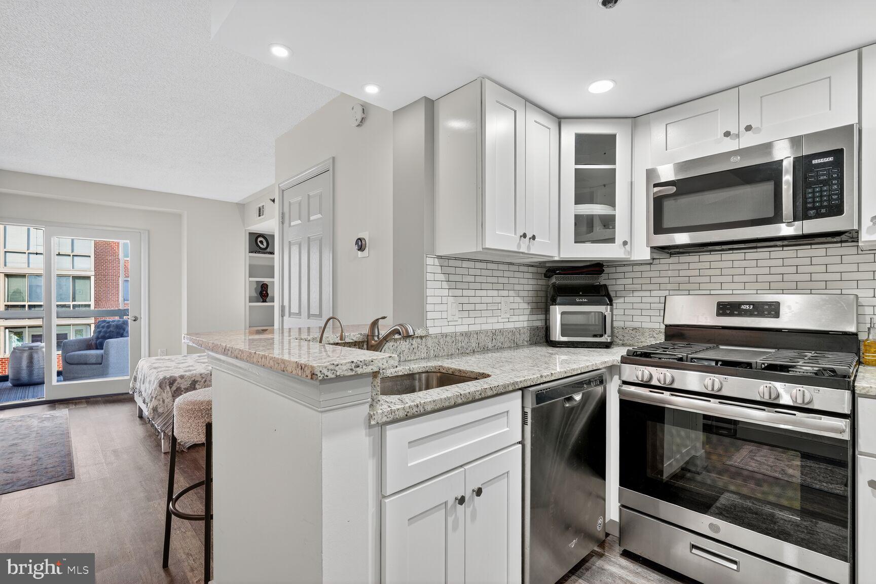 WINDSOR PLAZA - Residential Lease