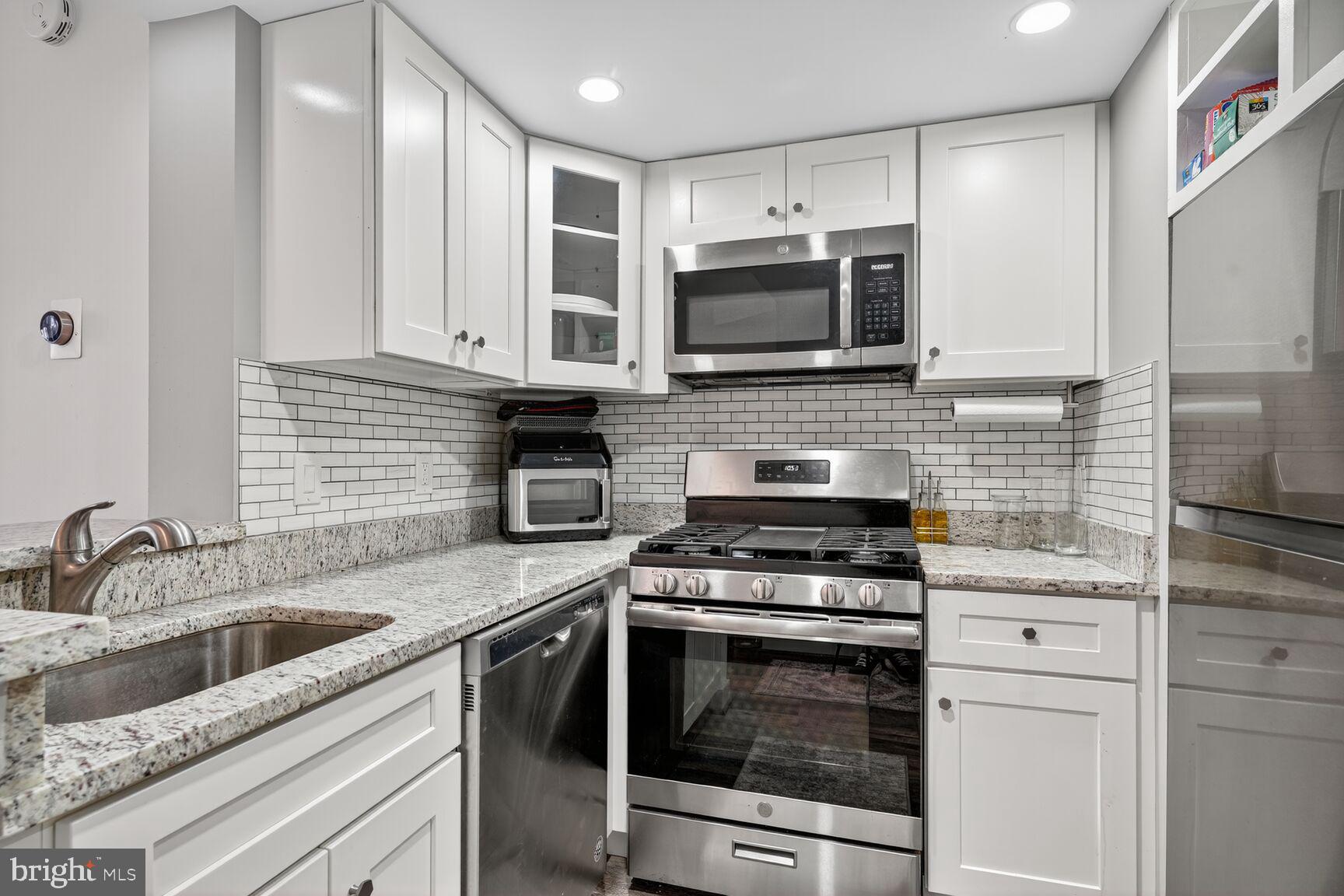 WINDSOR PLAZA - Residential Lease