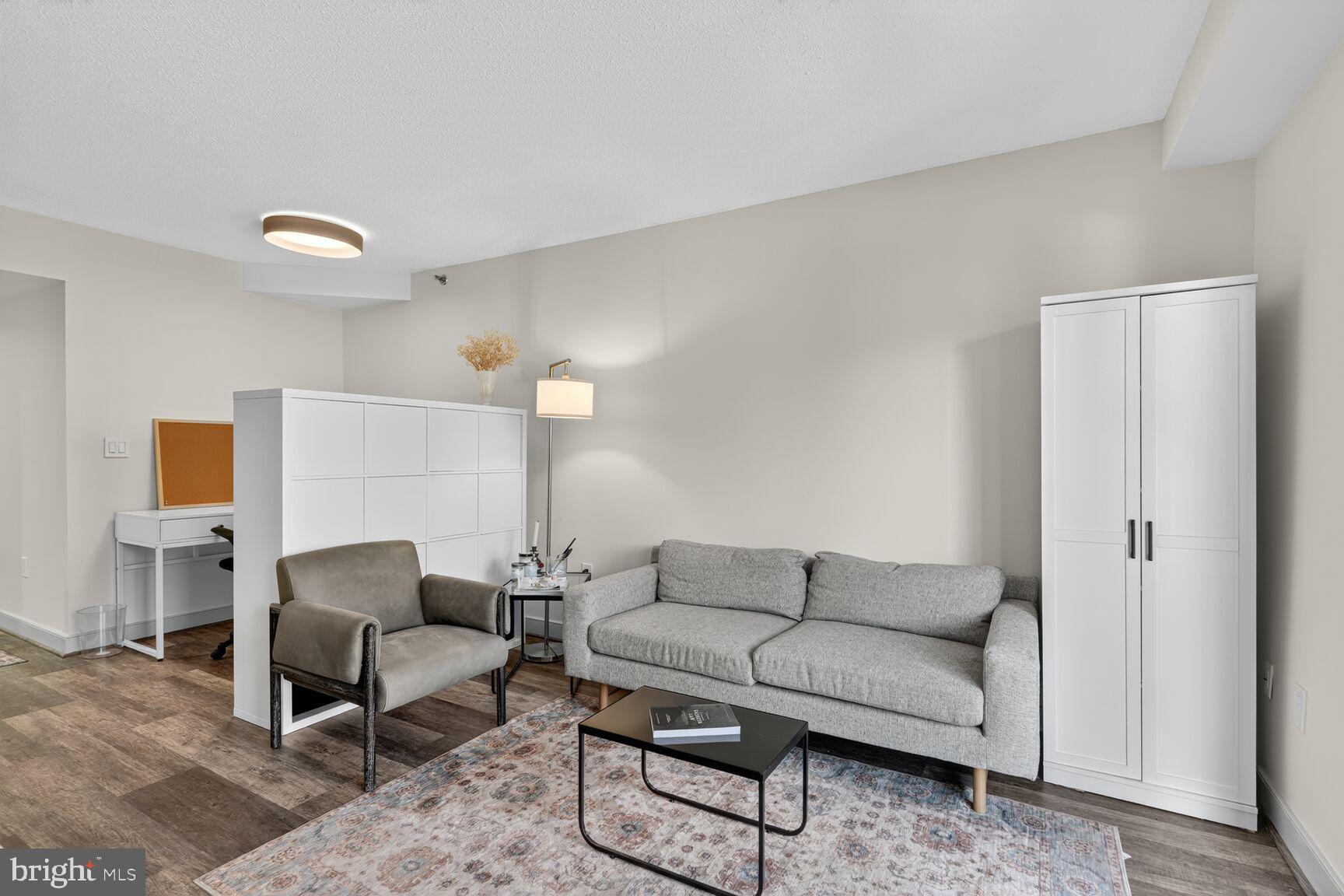 WINDSOR PLAZA - Residential Lease