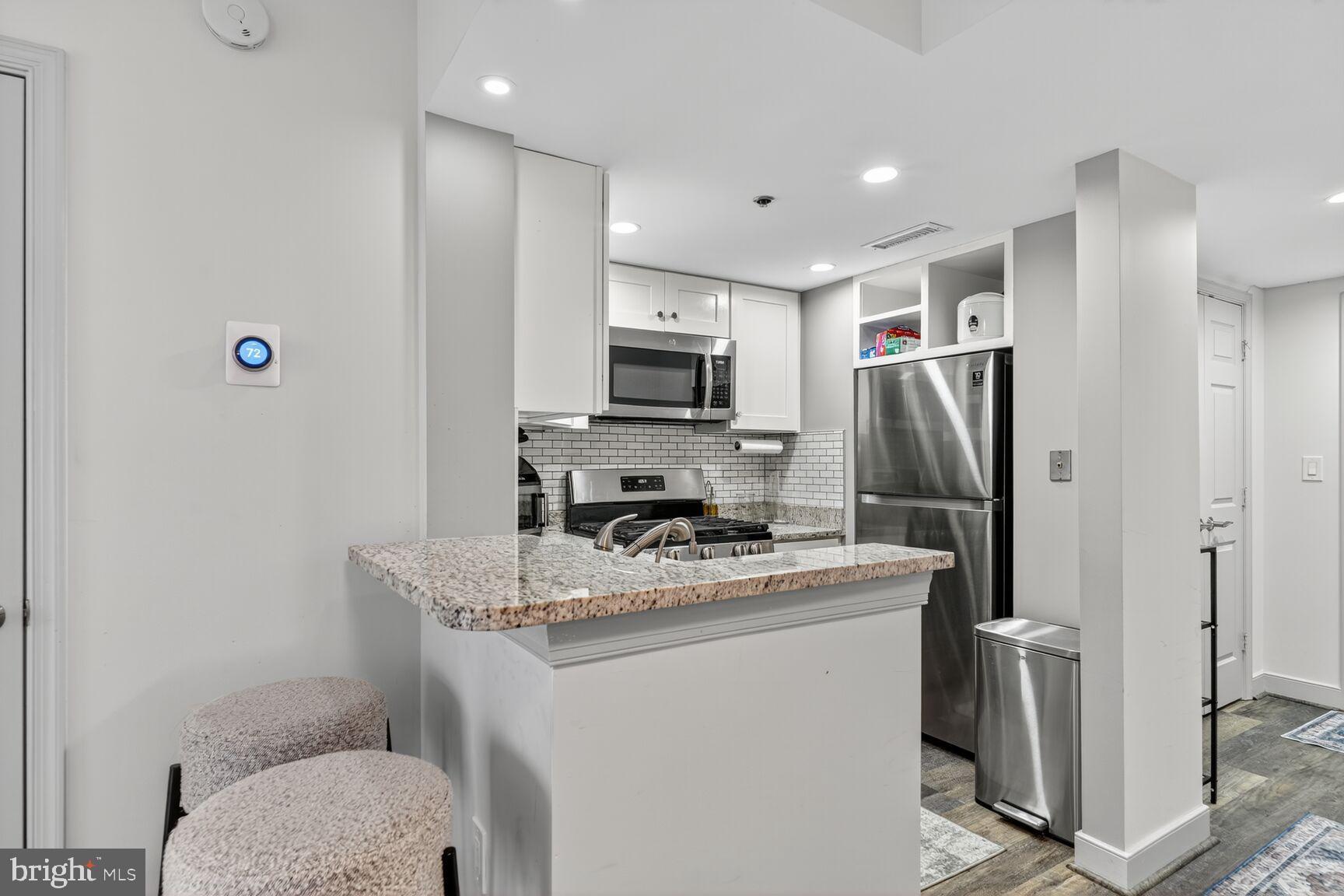 WINDSOR PLAZA - Residential Lease