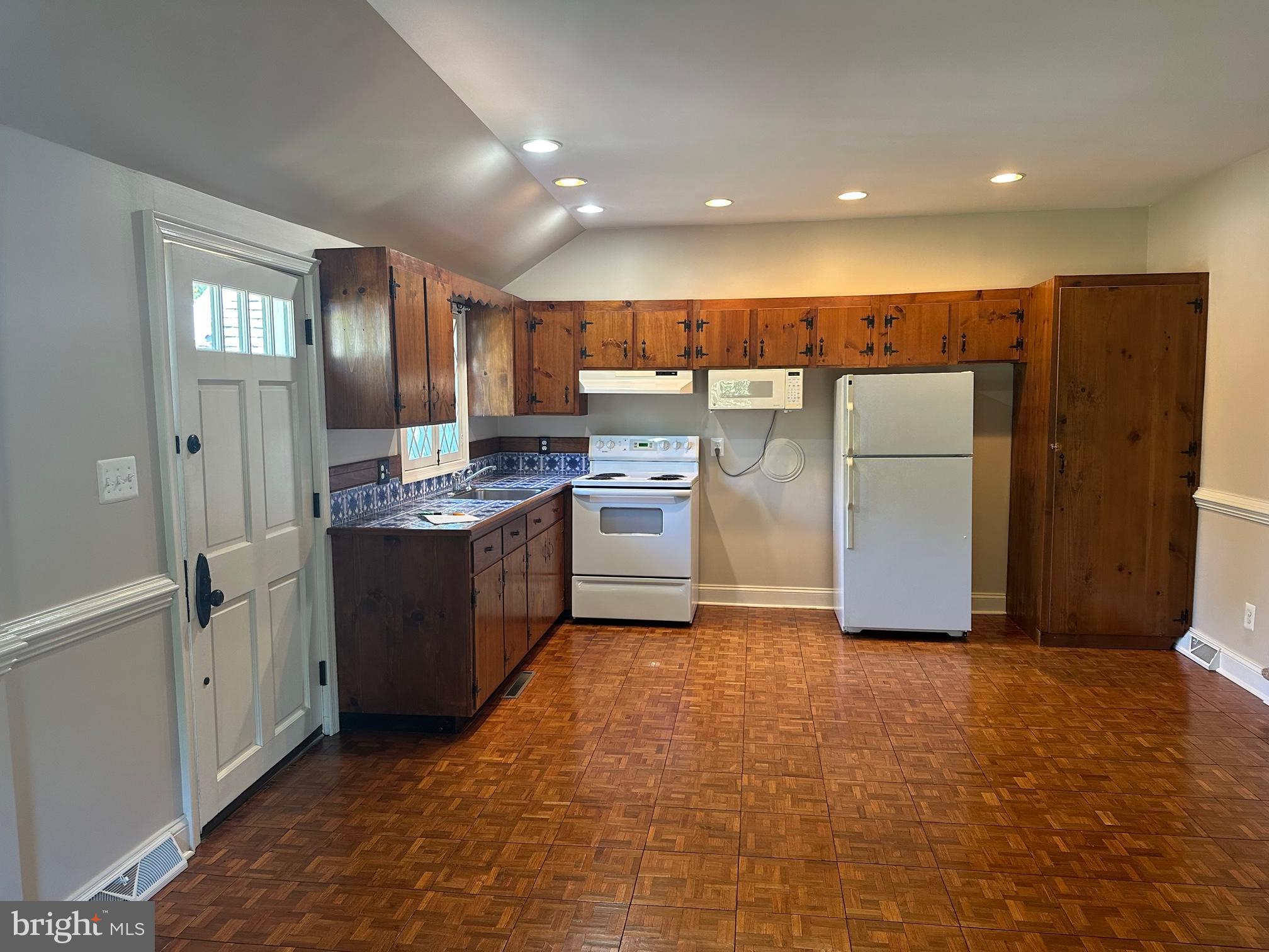 CLEARVIEW/CHATHAM HGTS - Residential Lease