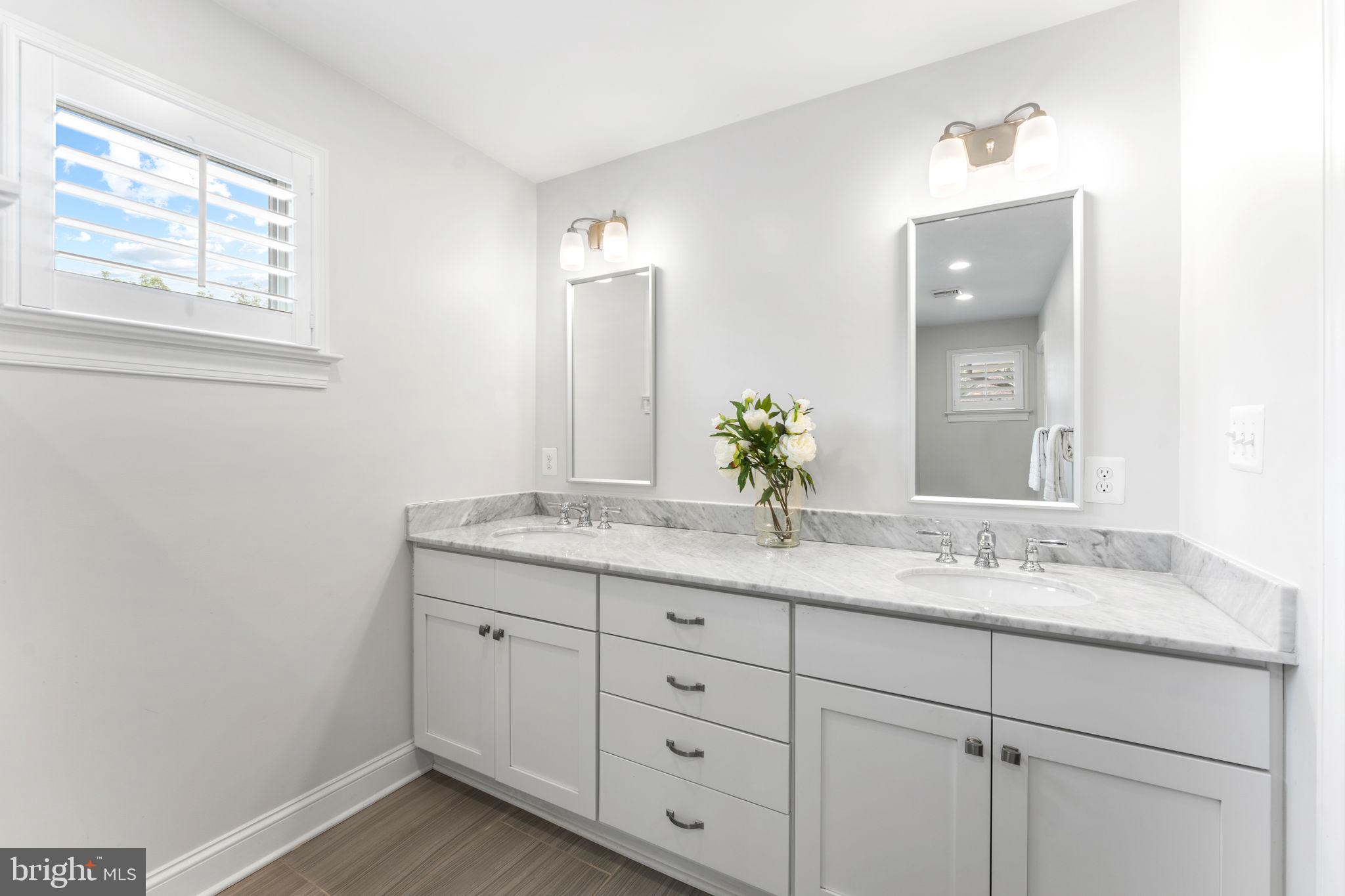 LYON VILLAGE - Residential