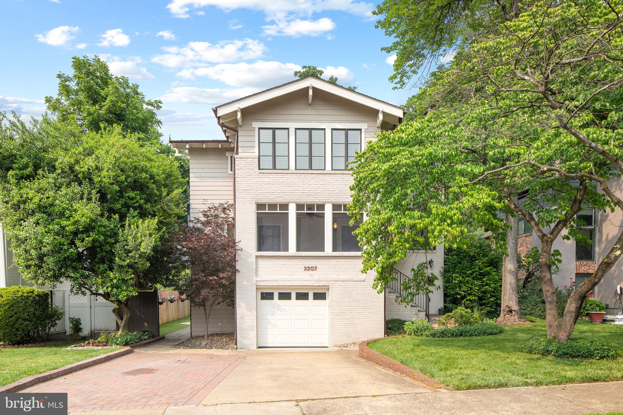 LYON VILLAGE - Residential