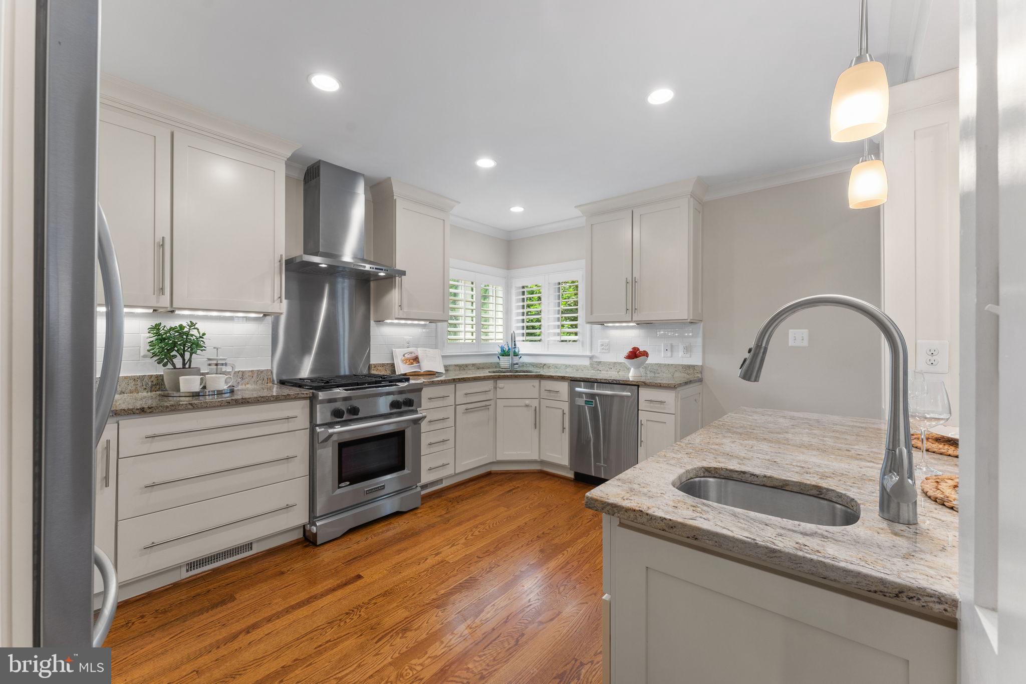 LYON VILLAGE - Residential