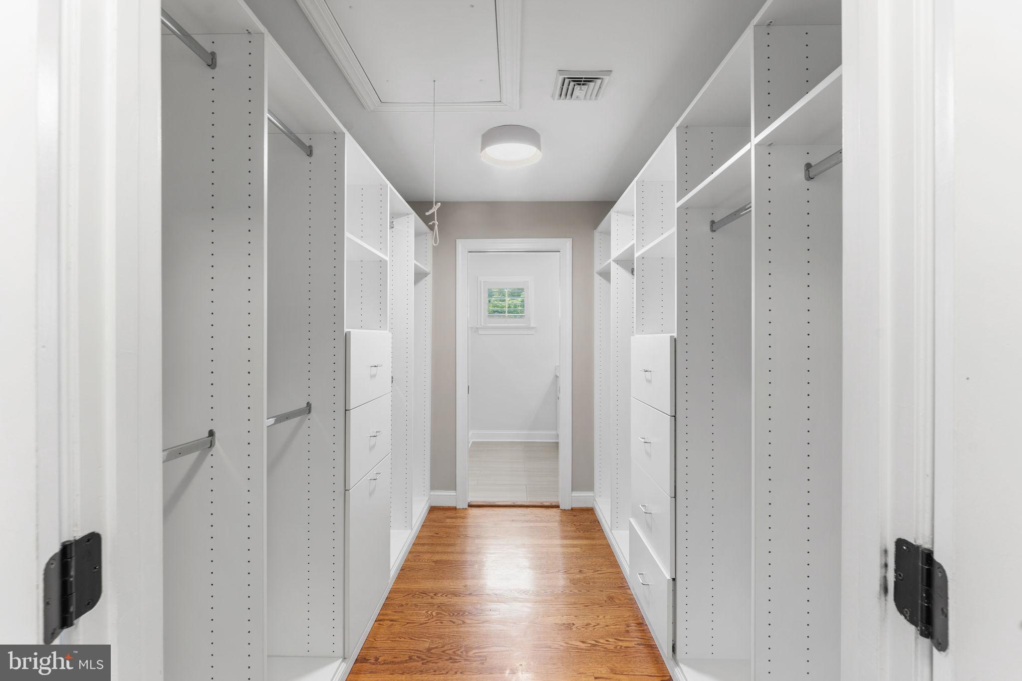 LYON VILLAGE - Residential