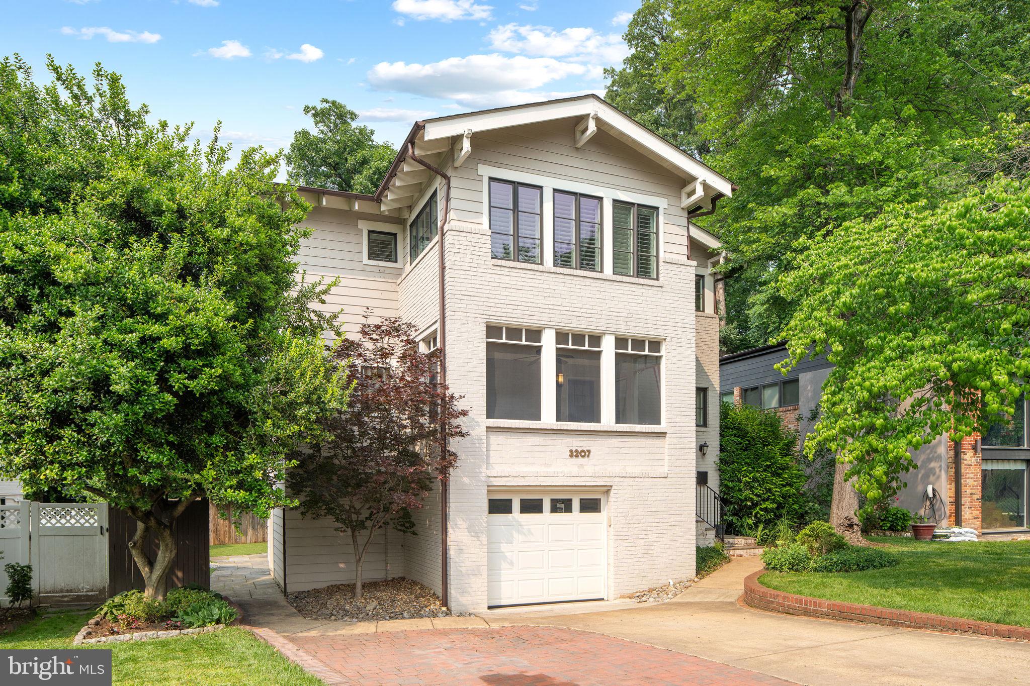 LYON VILLAGE - Residential