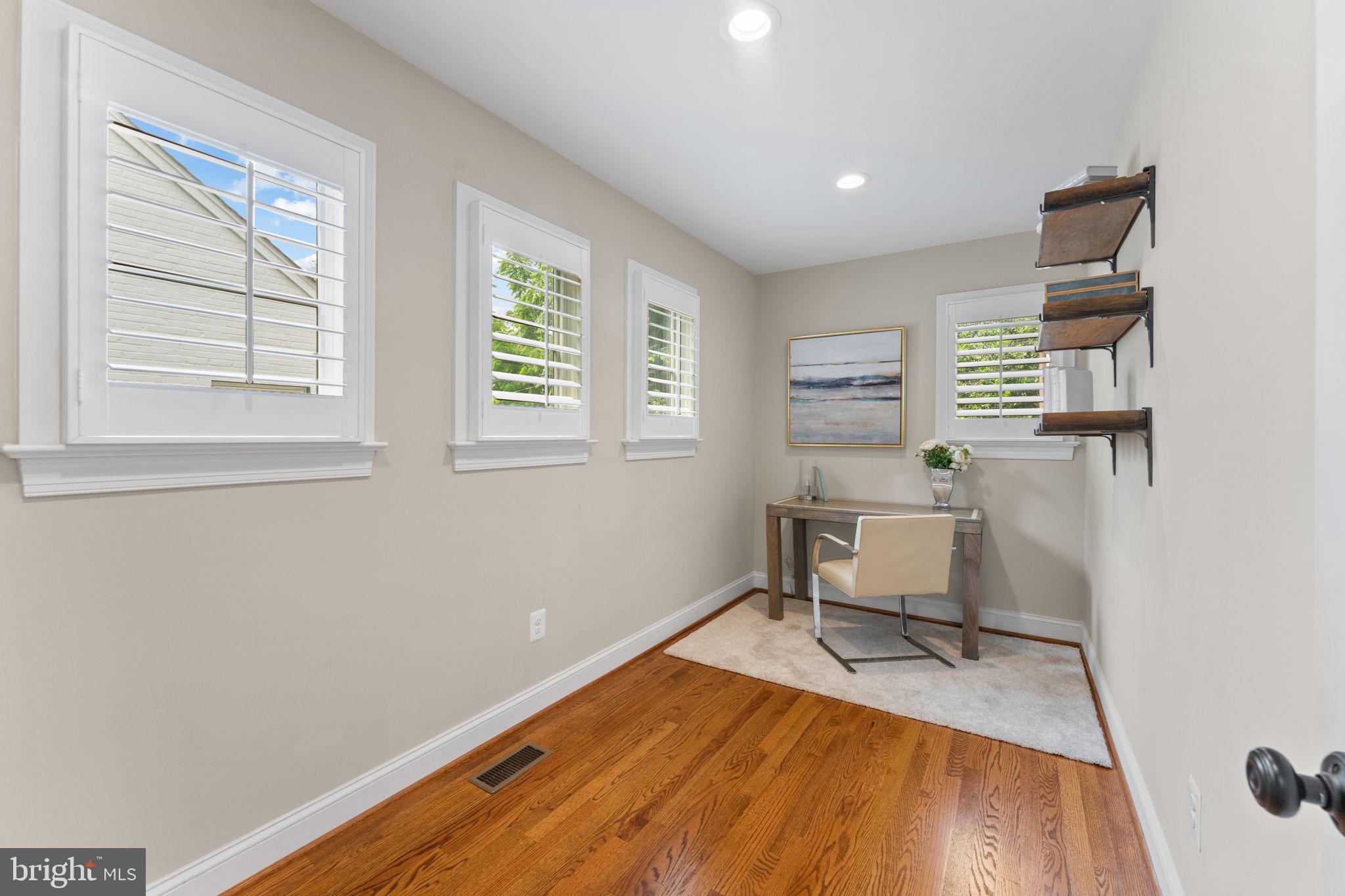 LYON VILLAGE - Residential