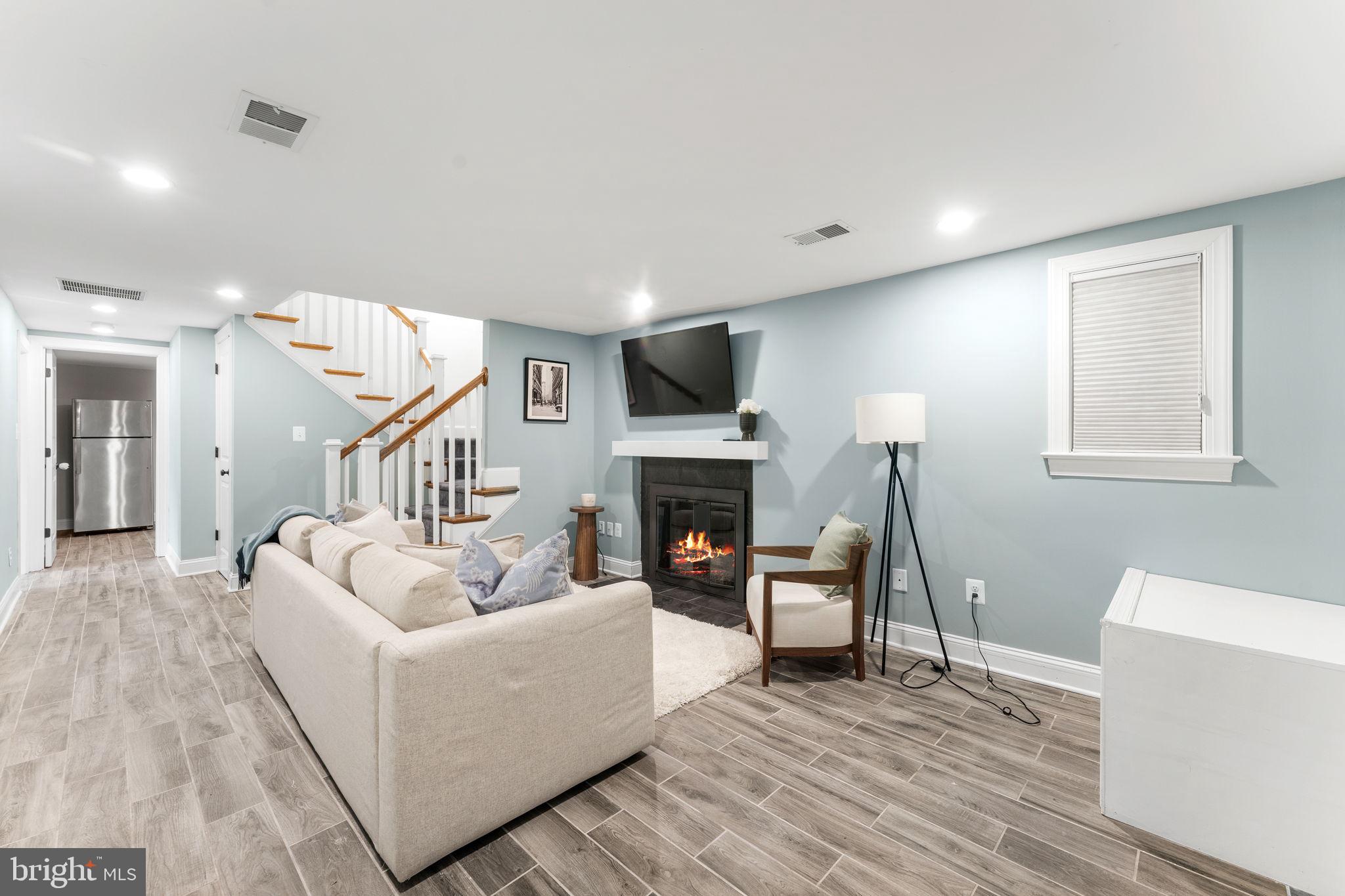 LYON VILLAGE - Residential