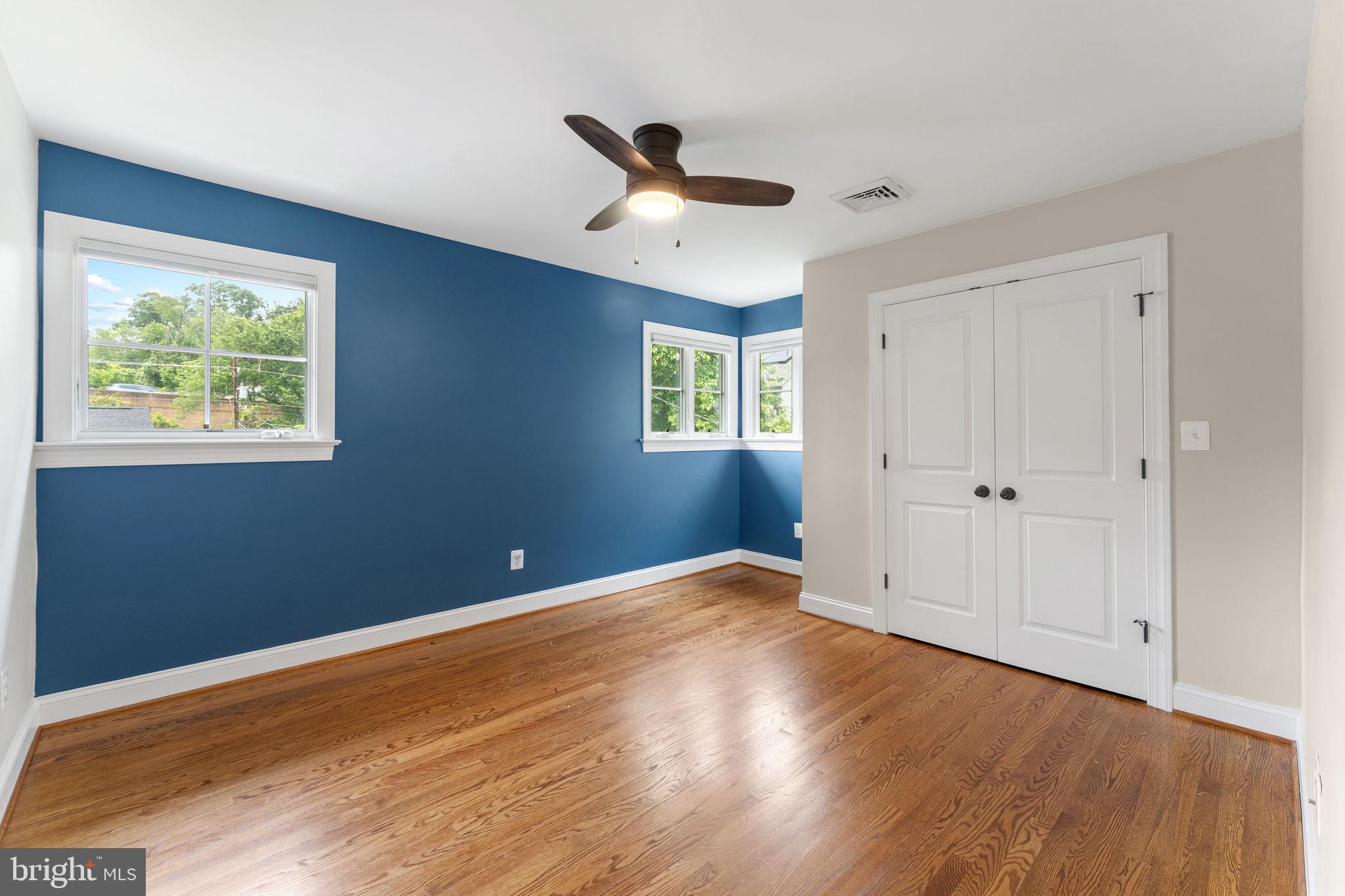 LYON VILLAGE - Residential