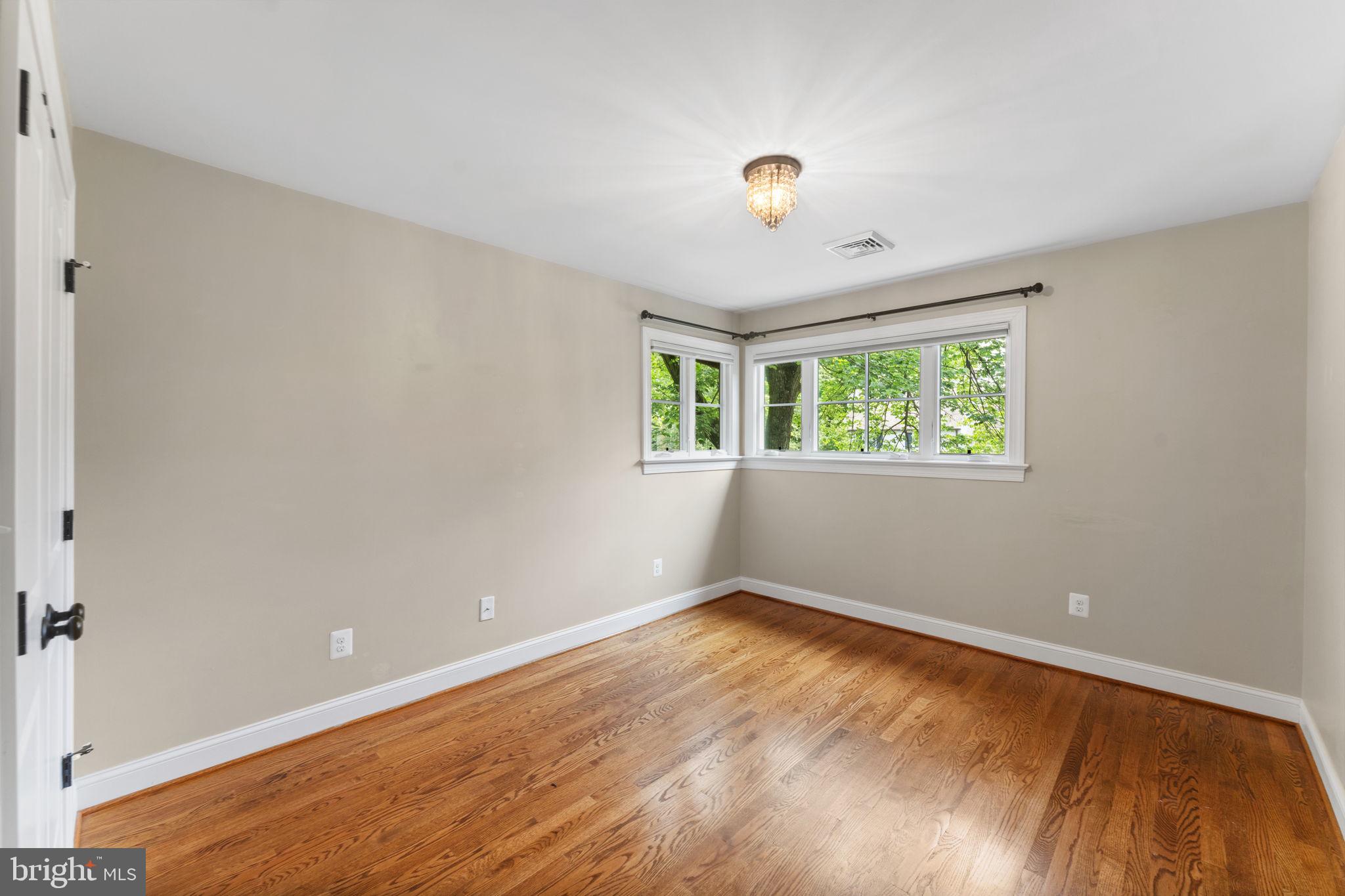 LYON VILLAGE - Residential