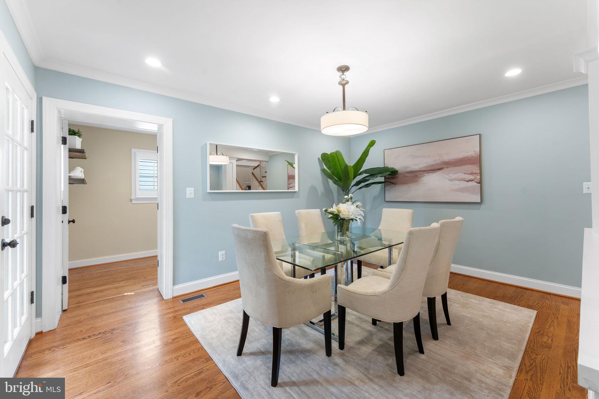 LYON VILLAGE - Residential