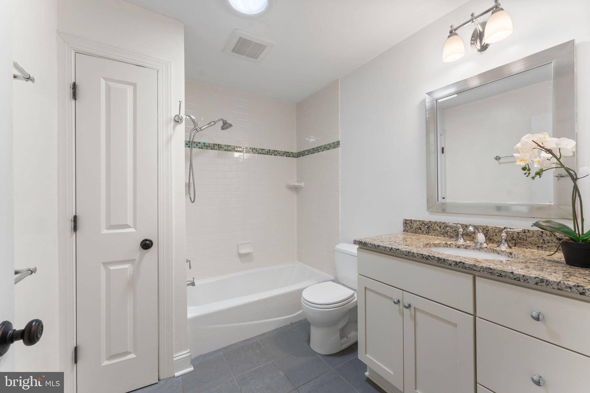 LYON VILLAGE - Residential