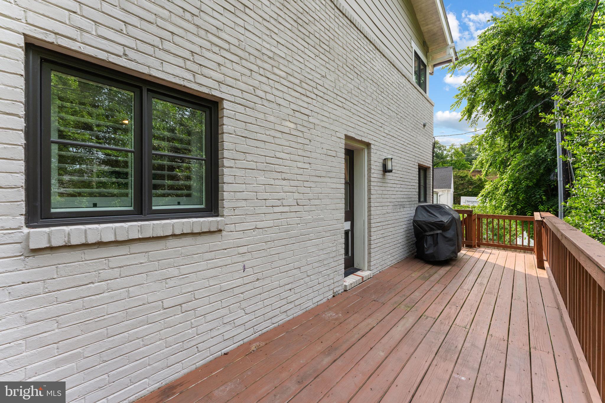 LYON VILLAGE - Residential