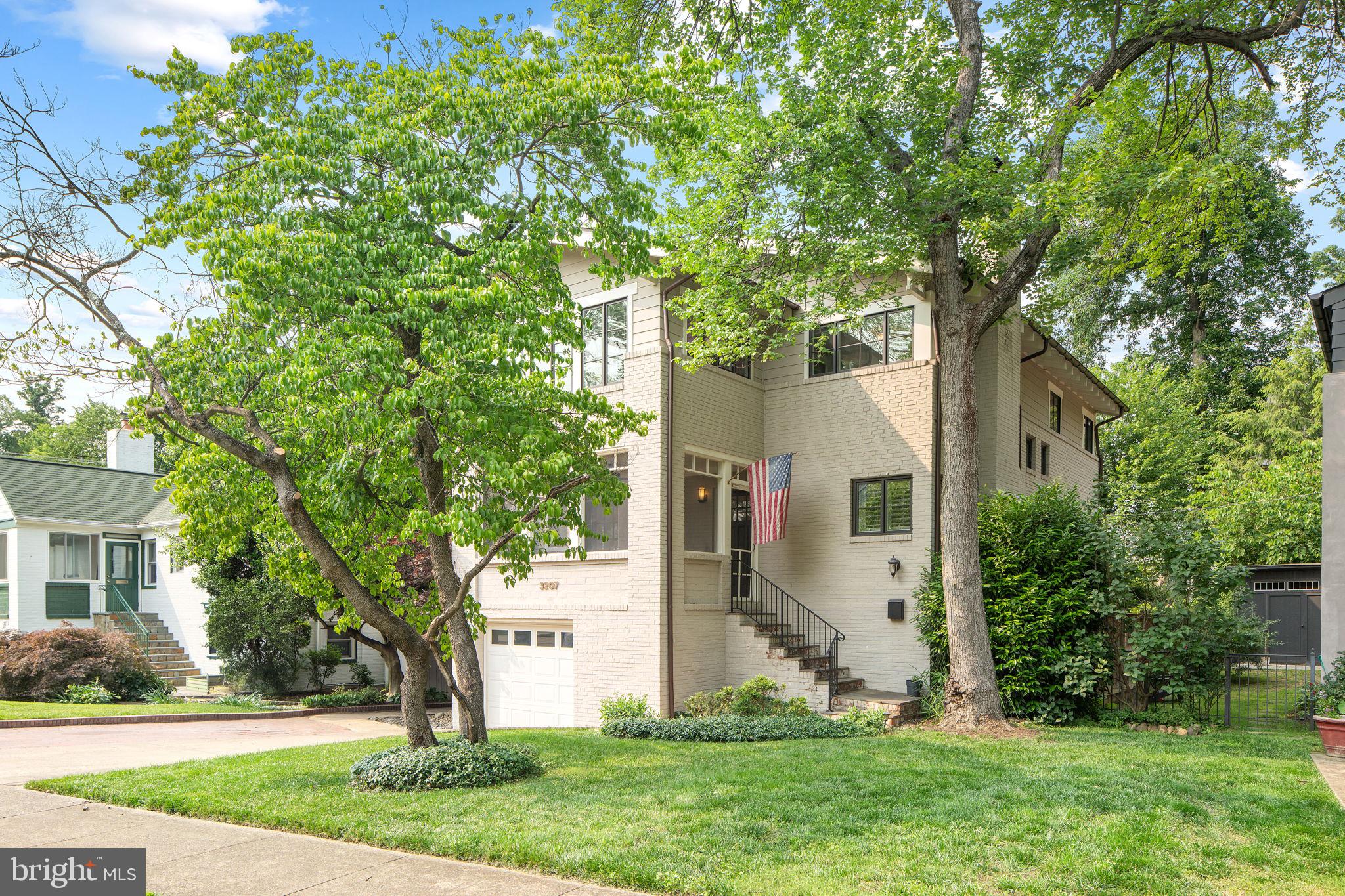 LYON VILLAGE - Residential