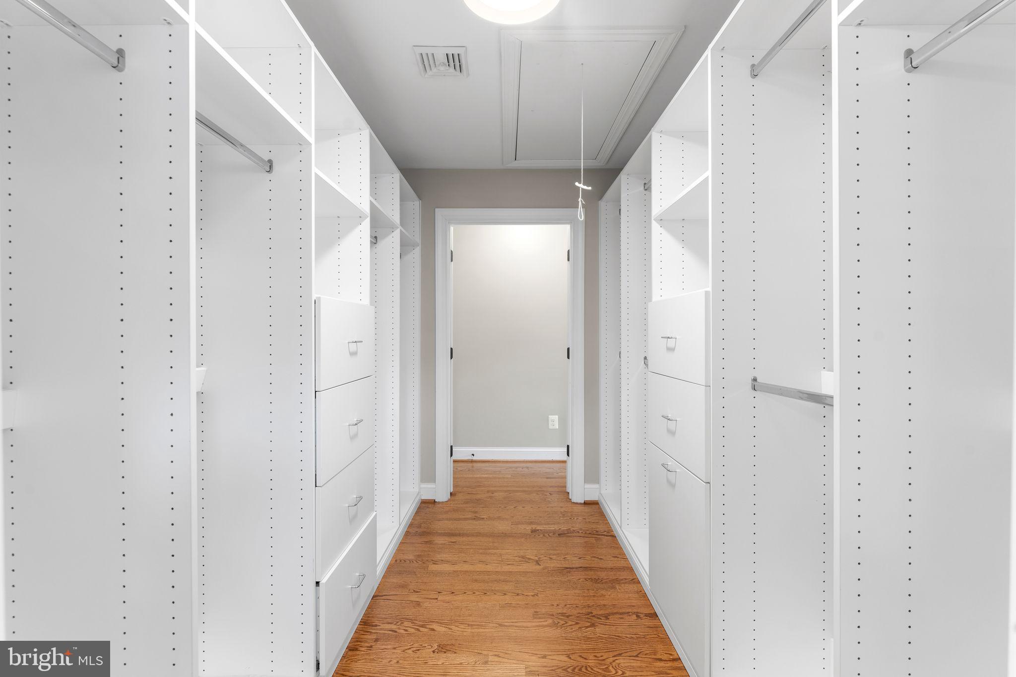 LYON VILLAGE - Residential