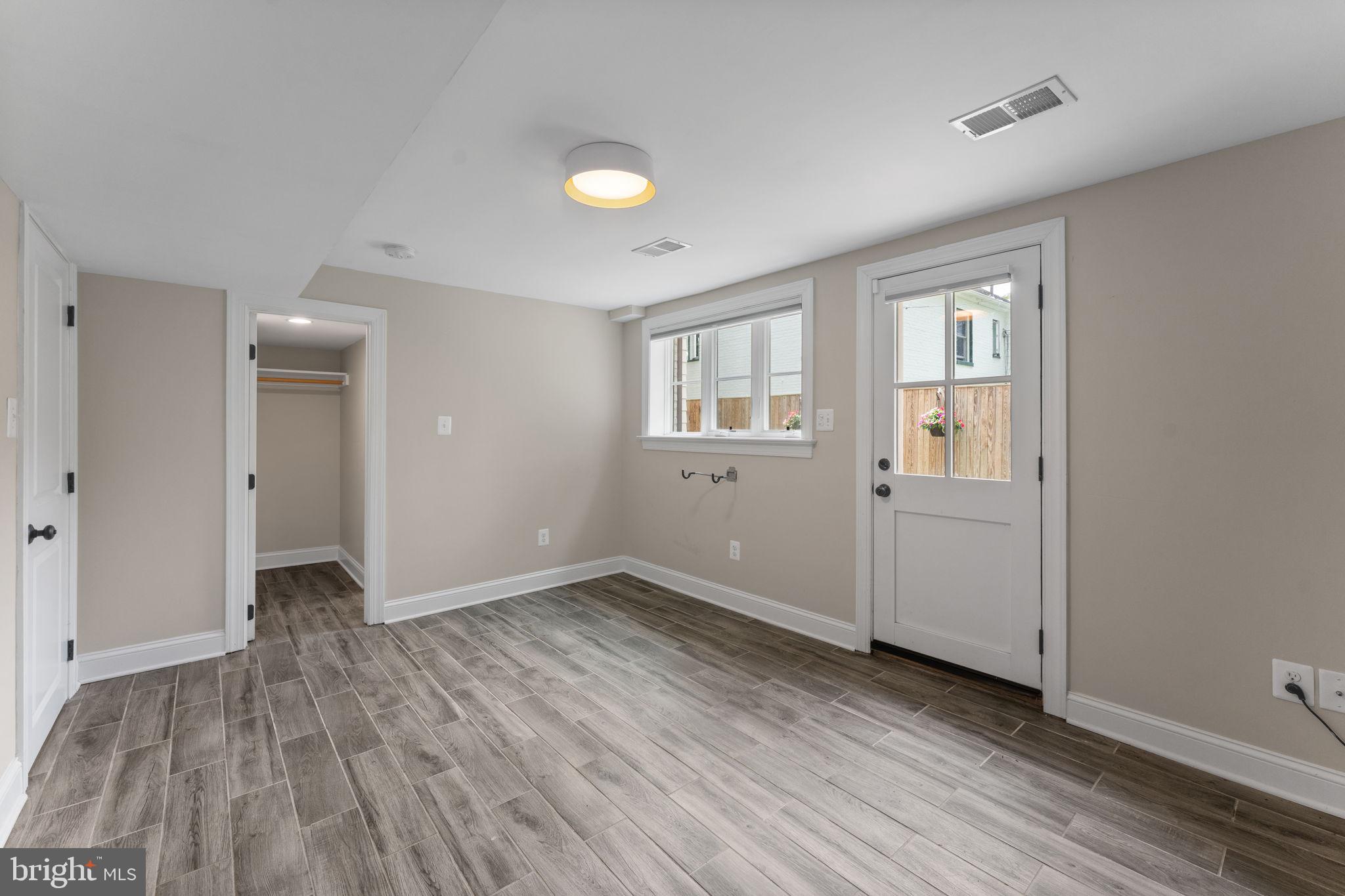 LYON VILLAGE - Residential