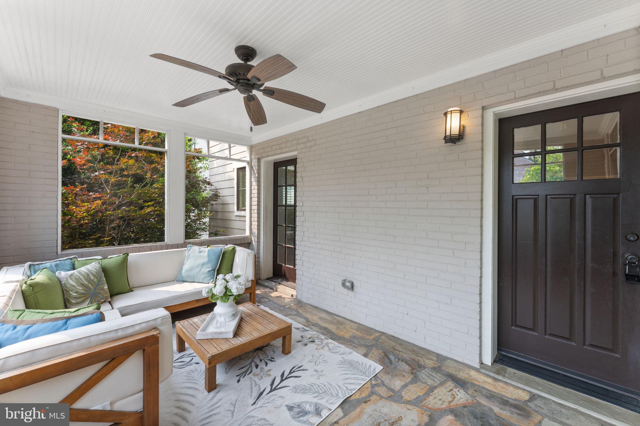 LYON VILLAGE - Residential