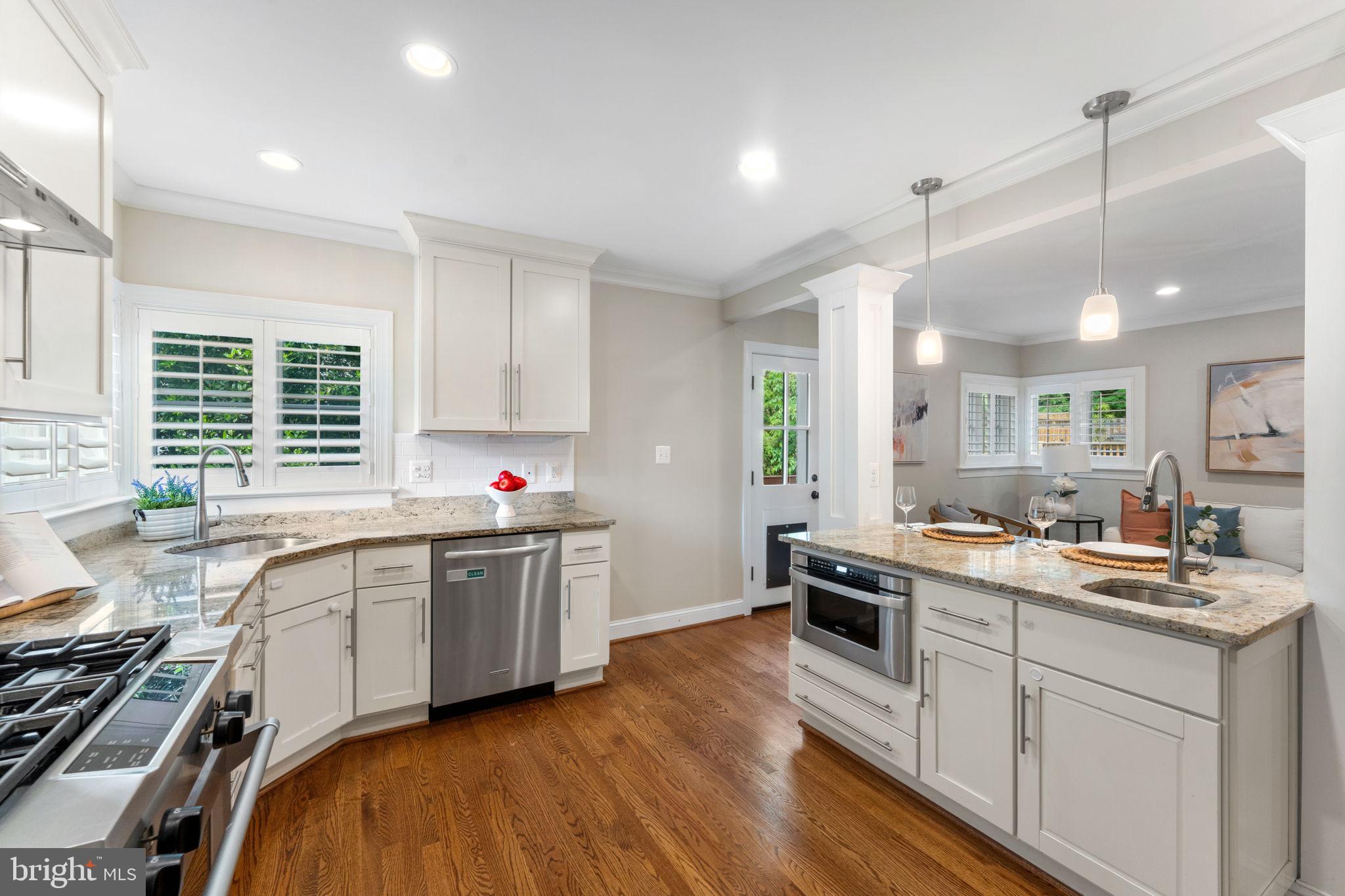 LYON VILLAGE - Residential