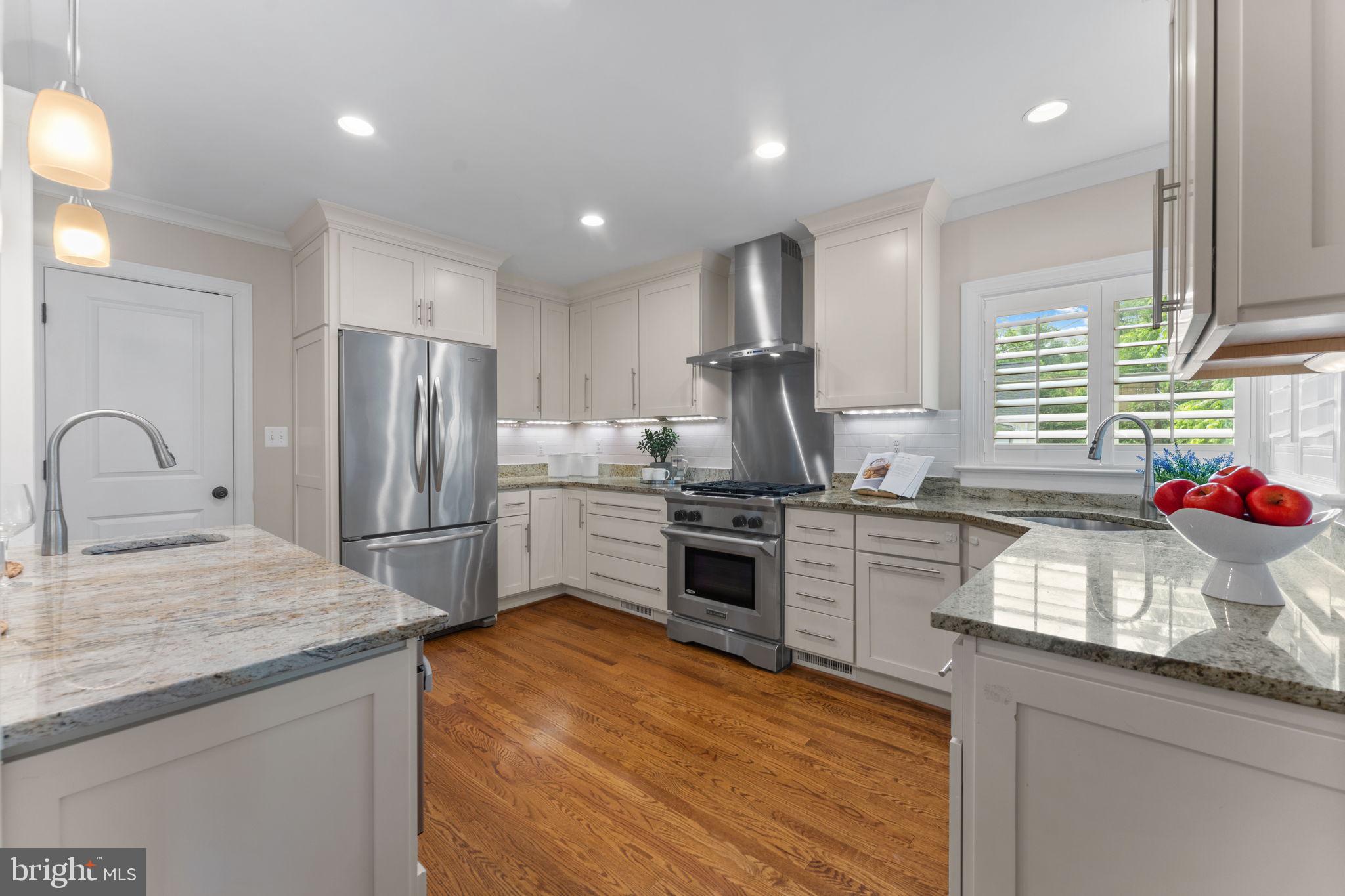 LYON VILLAGE - Residential