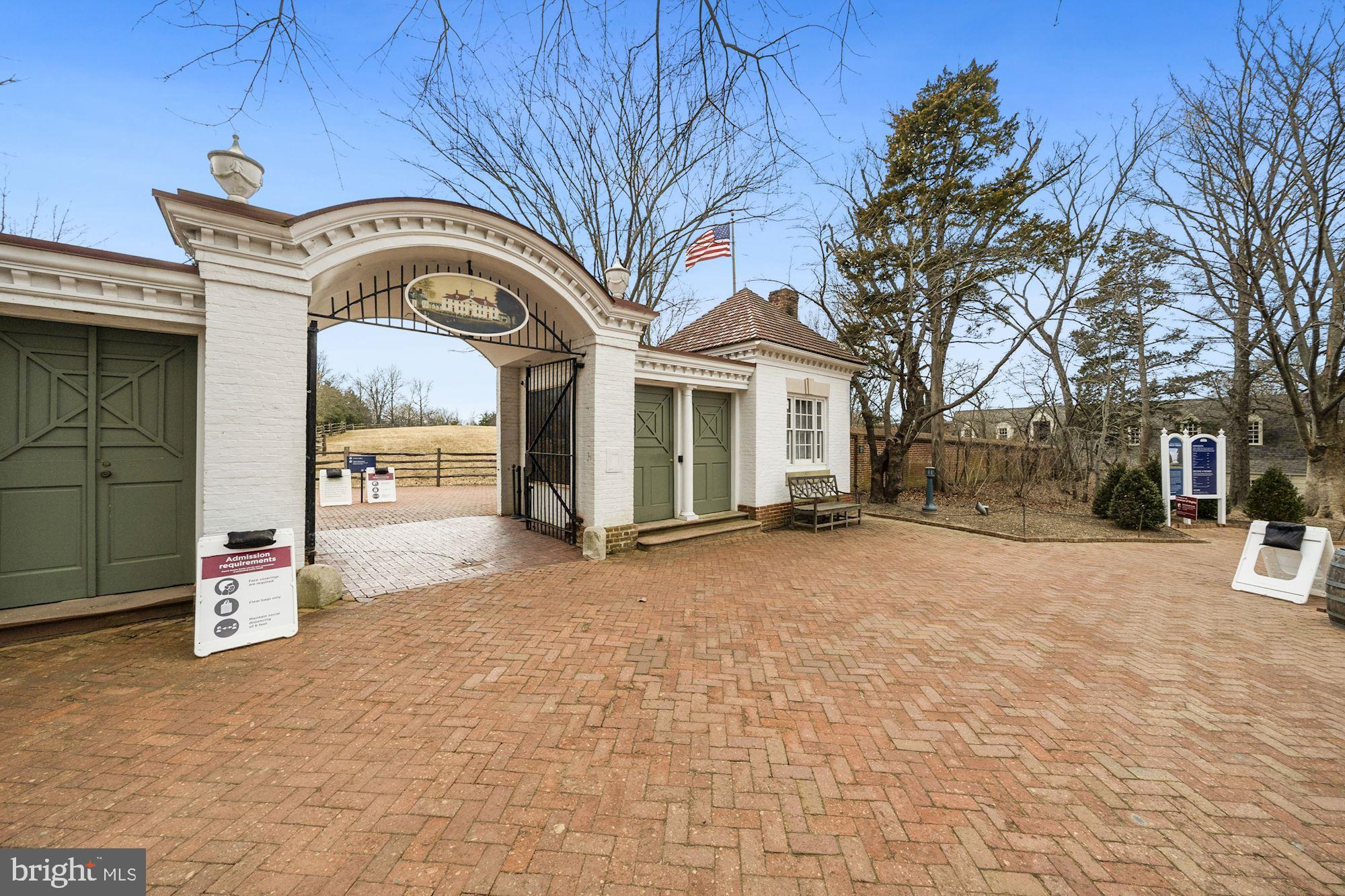 CLUSTERS AT WOODLAWN - Residential