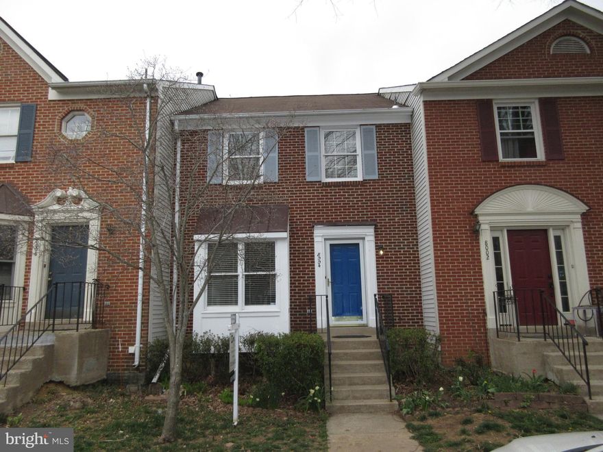 Very nice townhouse in great location. Super clean and ready for new tenants. Owner in the process of doing so updates. New Sliding glass doors have been ordered and other updates to follow. Call LA with any questions... Thanks!