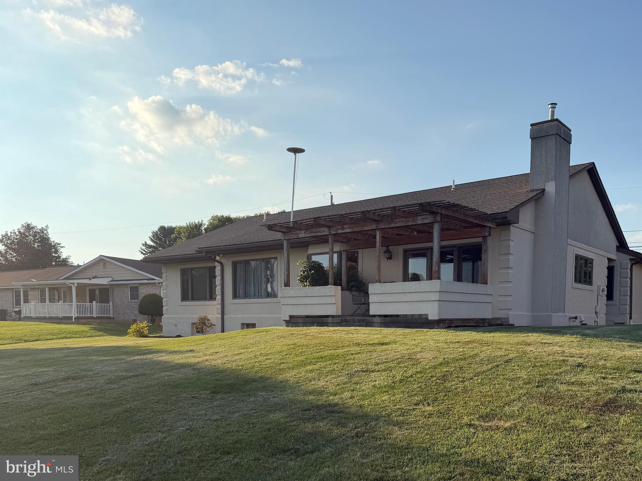 2884 SUNSET DRIVE
