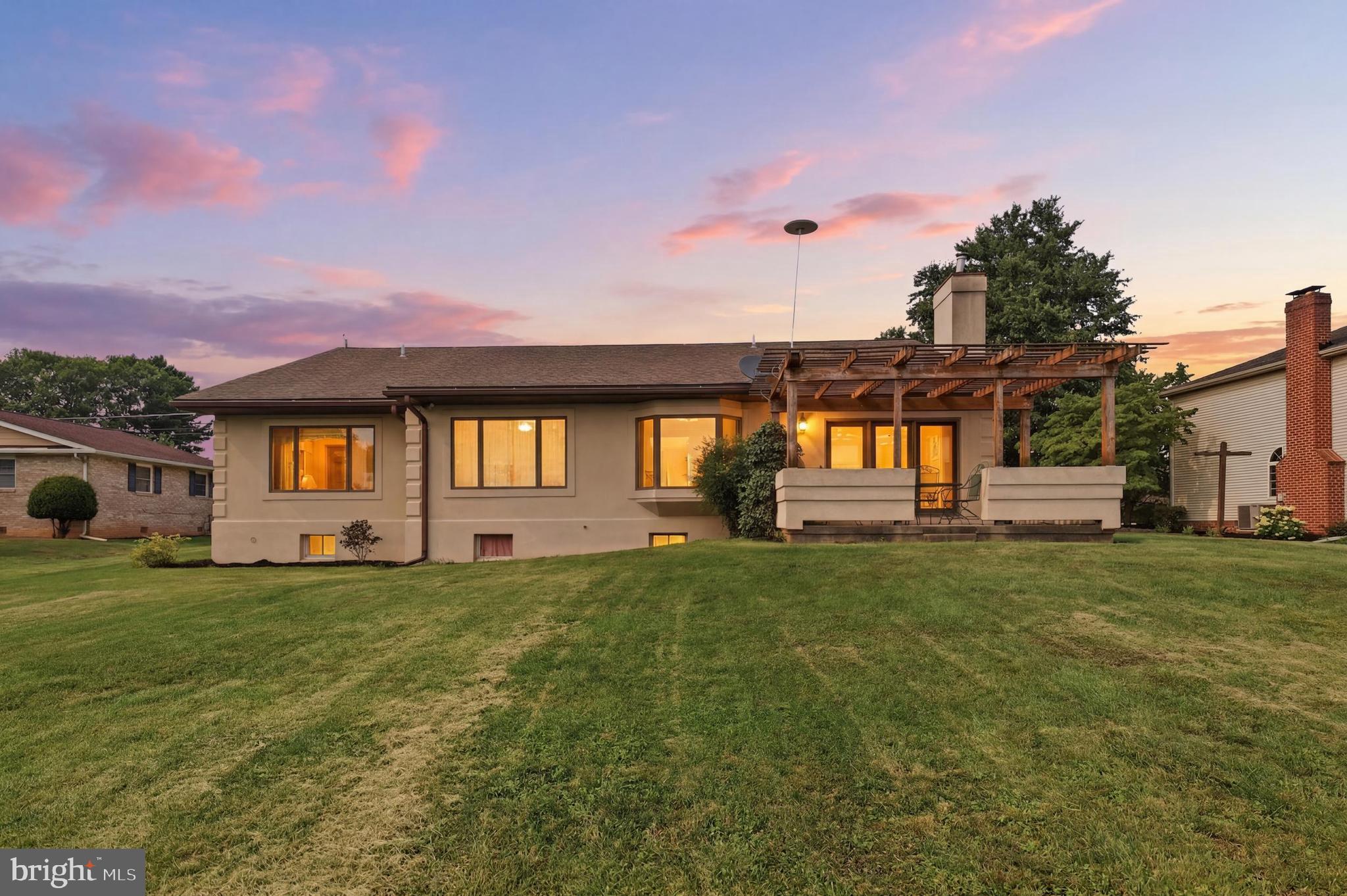 2884 SUNSET DRIVE