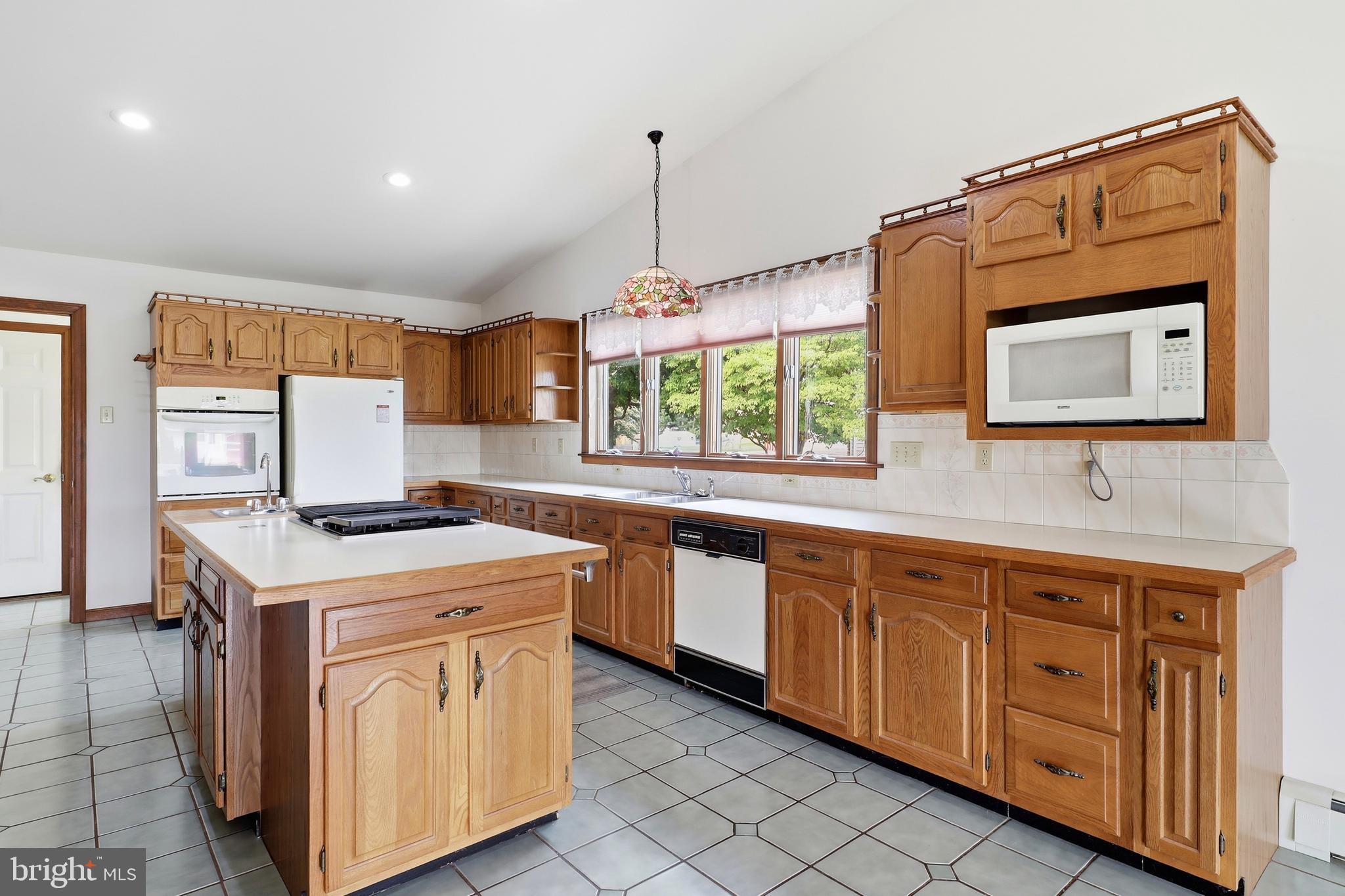 2884 SUNSET DRIVE