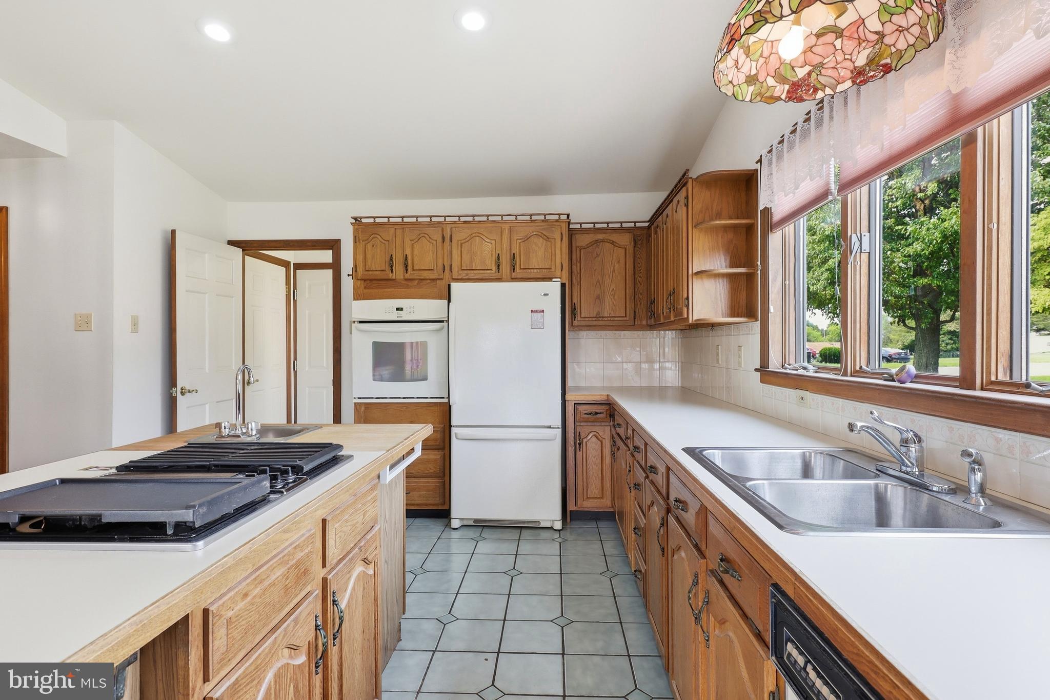 2884 SUNSET DRIVE