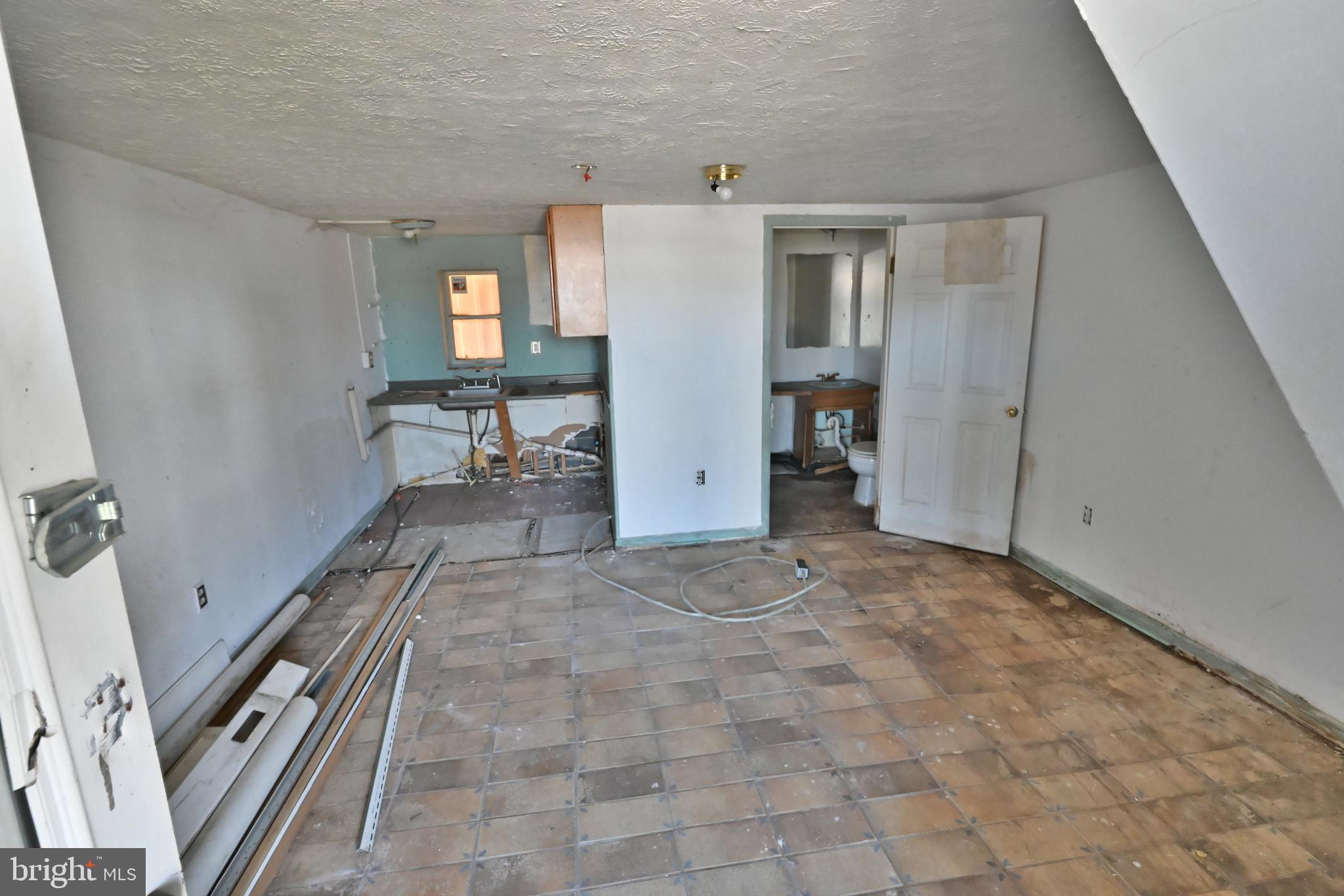 MIDDLE RIVER - Residential