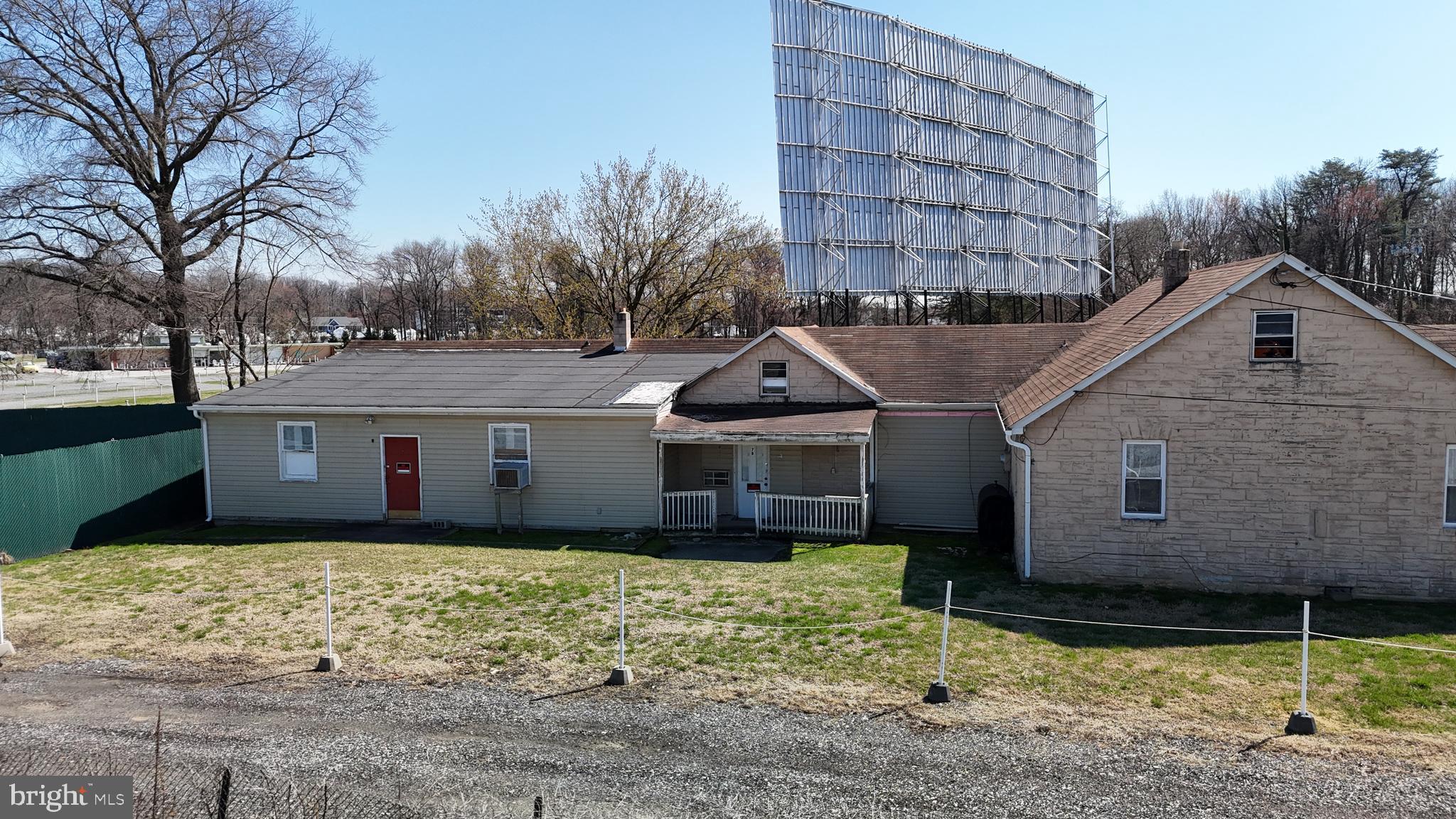 MIDDLE RIVER - Residential