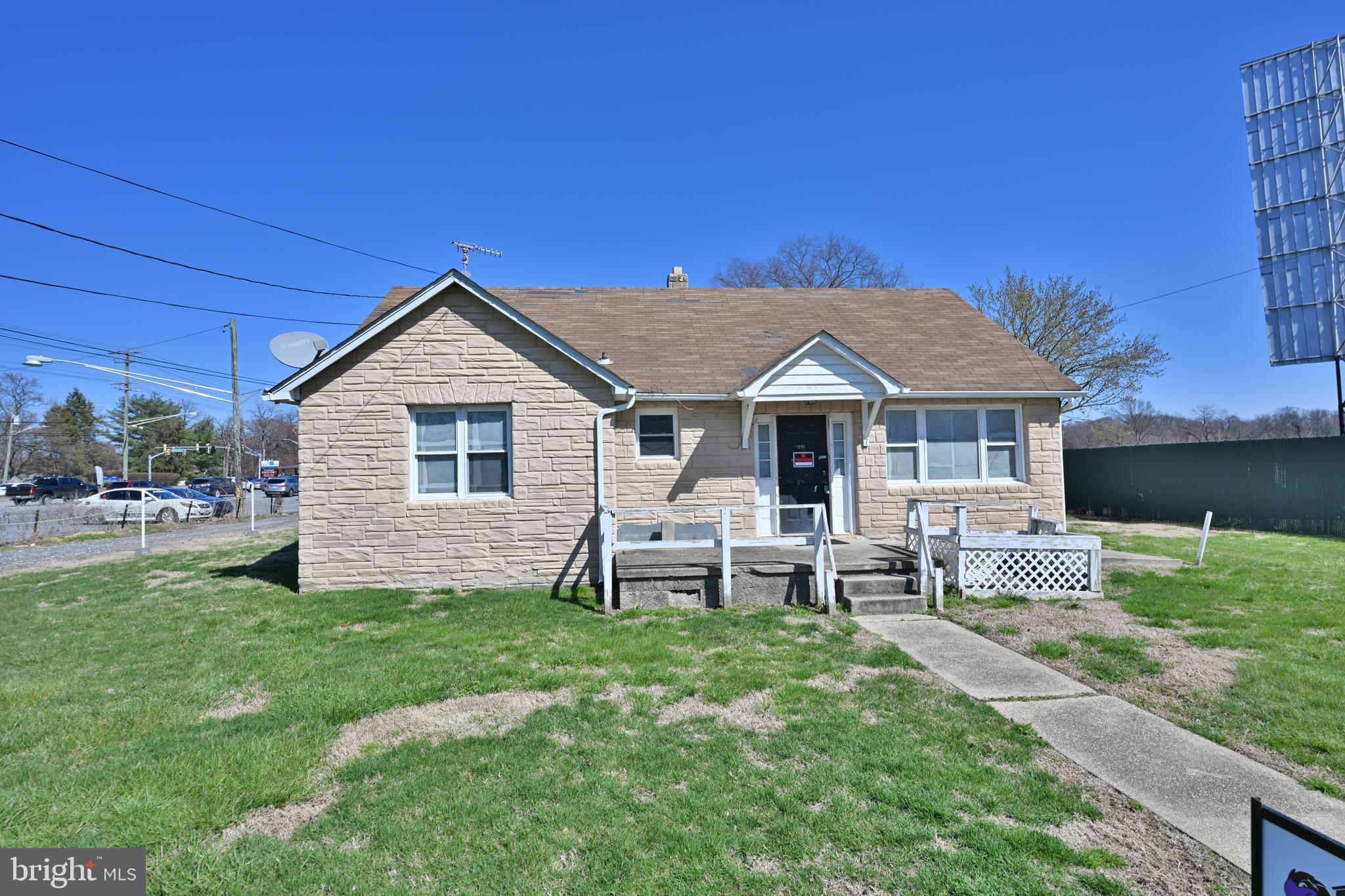 MIDDLE RIVER - Residential