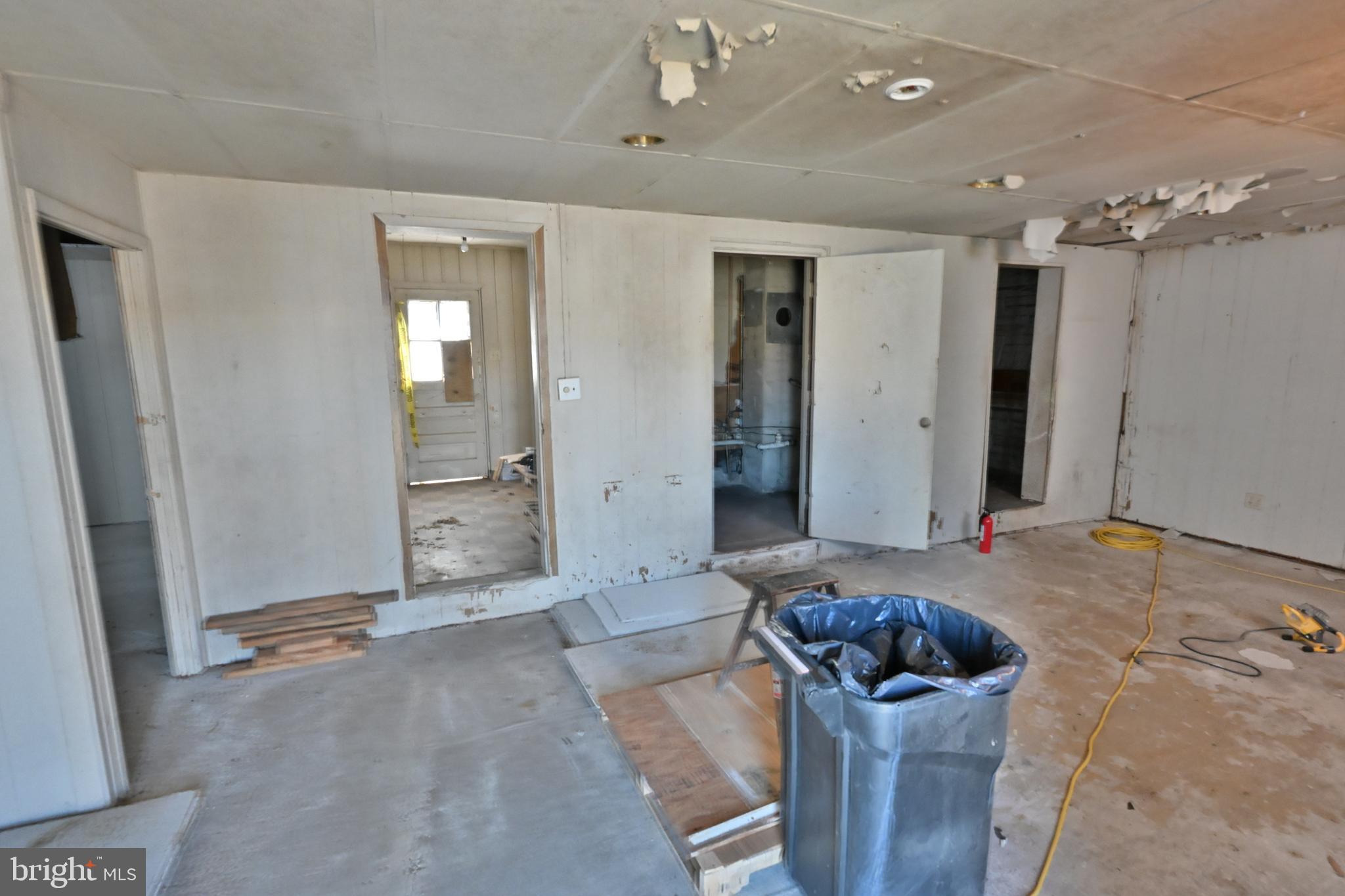 MIDDLE RIVER - Residential