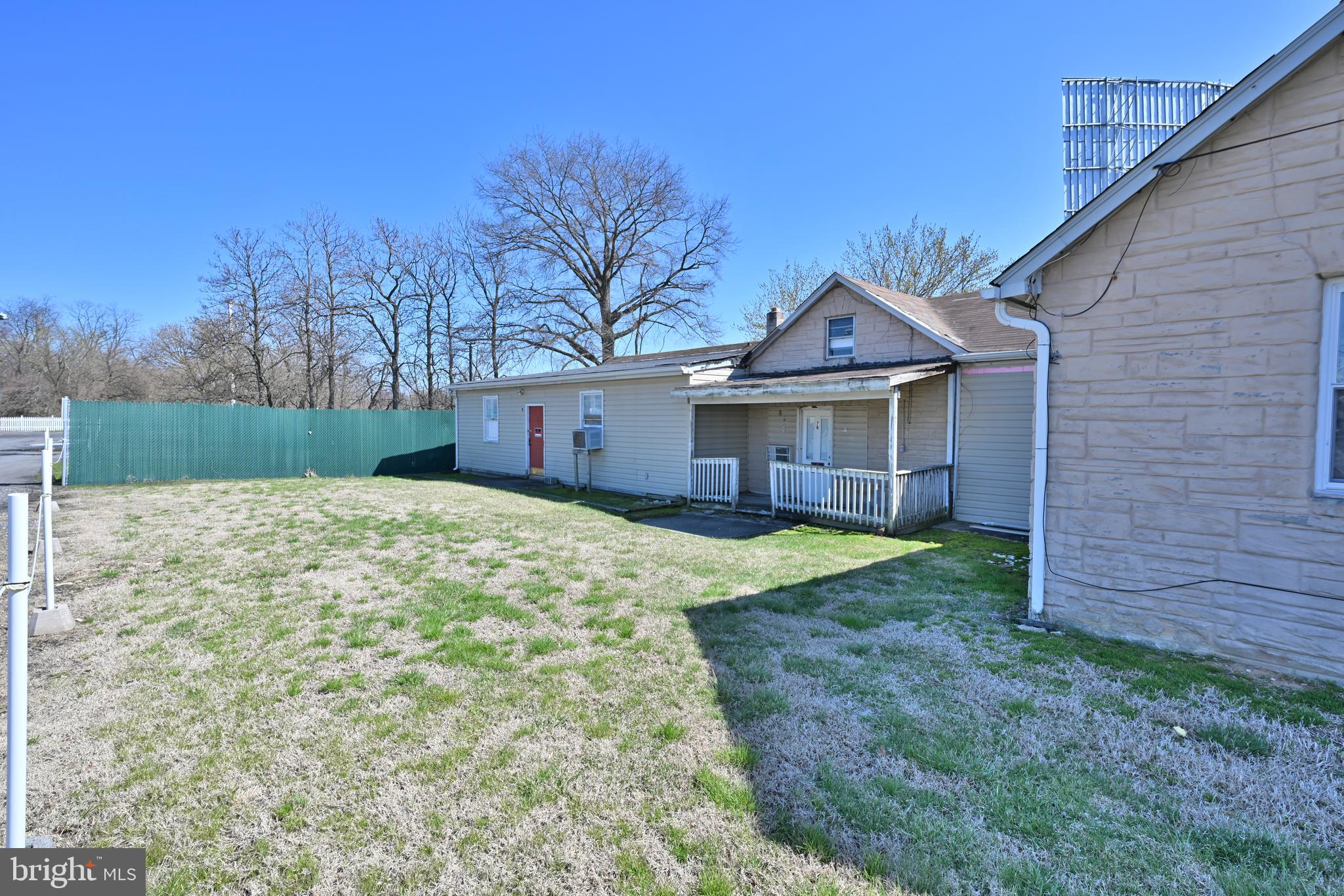 MIDDLE RIVER - Residential