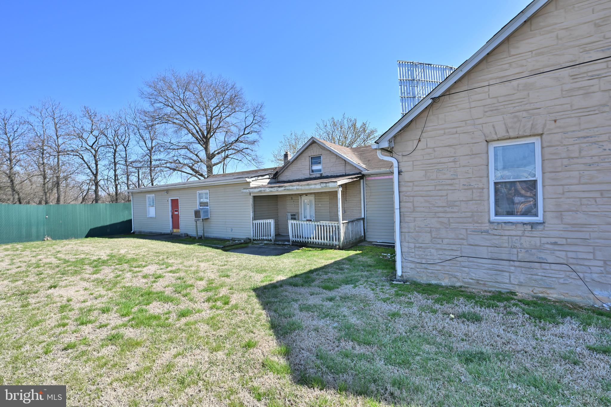 MIDDLE RIVER - Residential