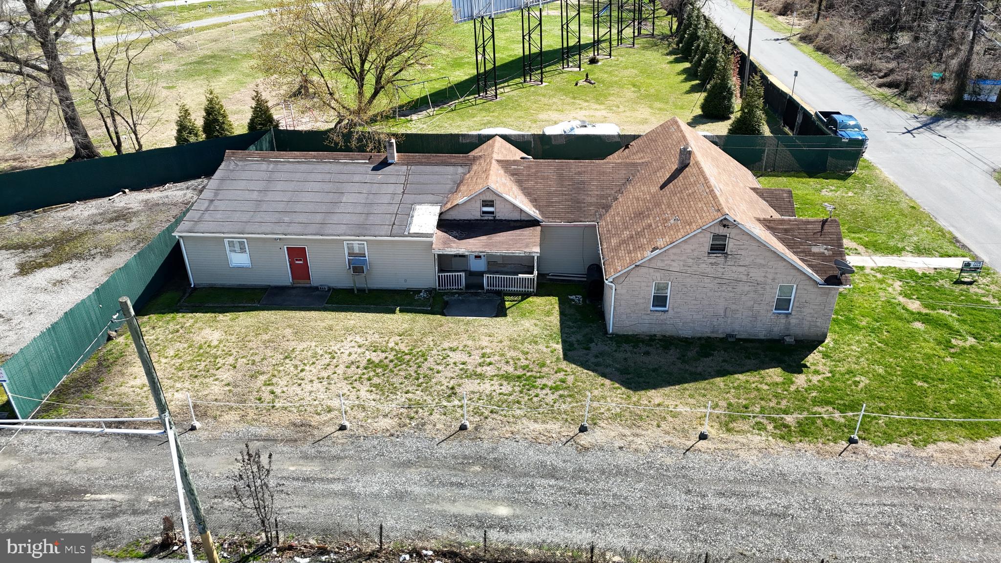 MIDDLE RIVER - Residential