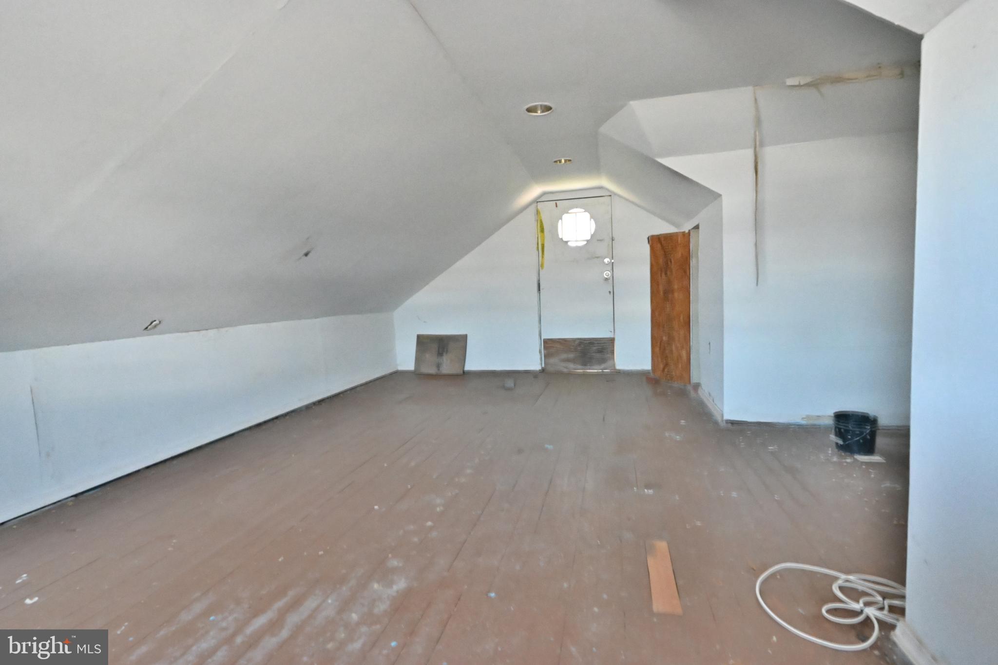 MIDDLE RIVER - Residential