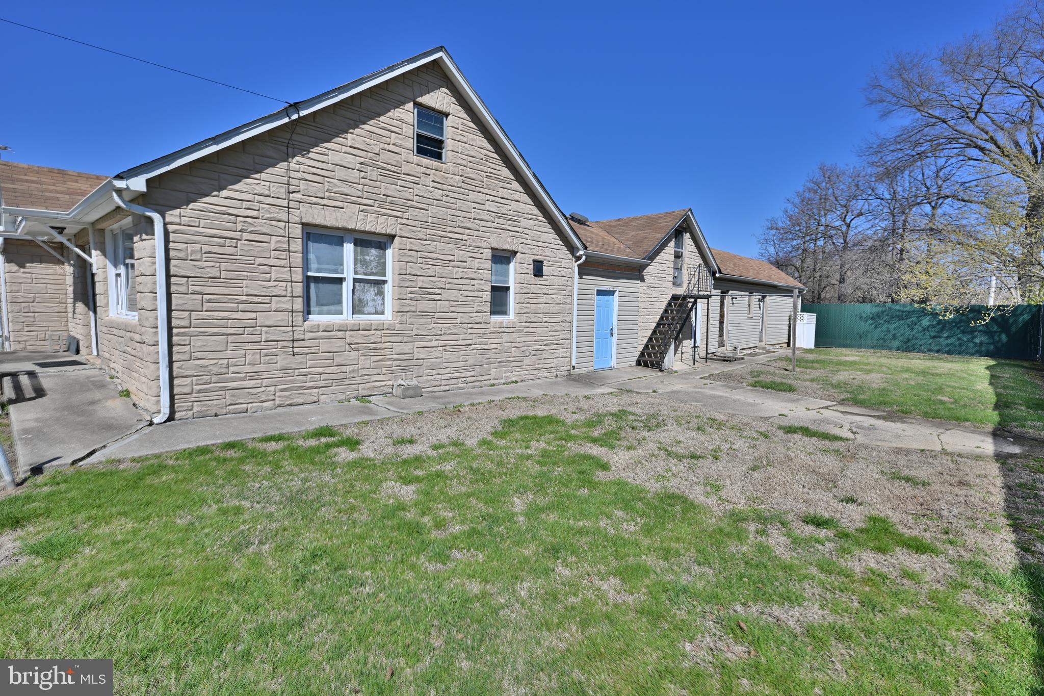 MIDDLE RIVER - Residential