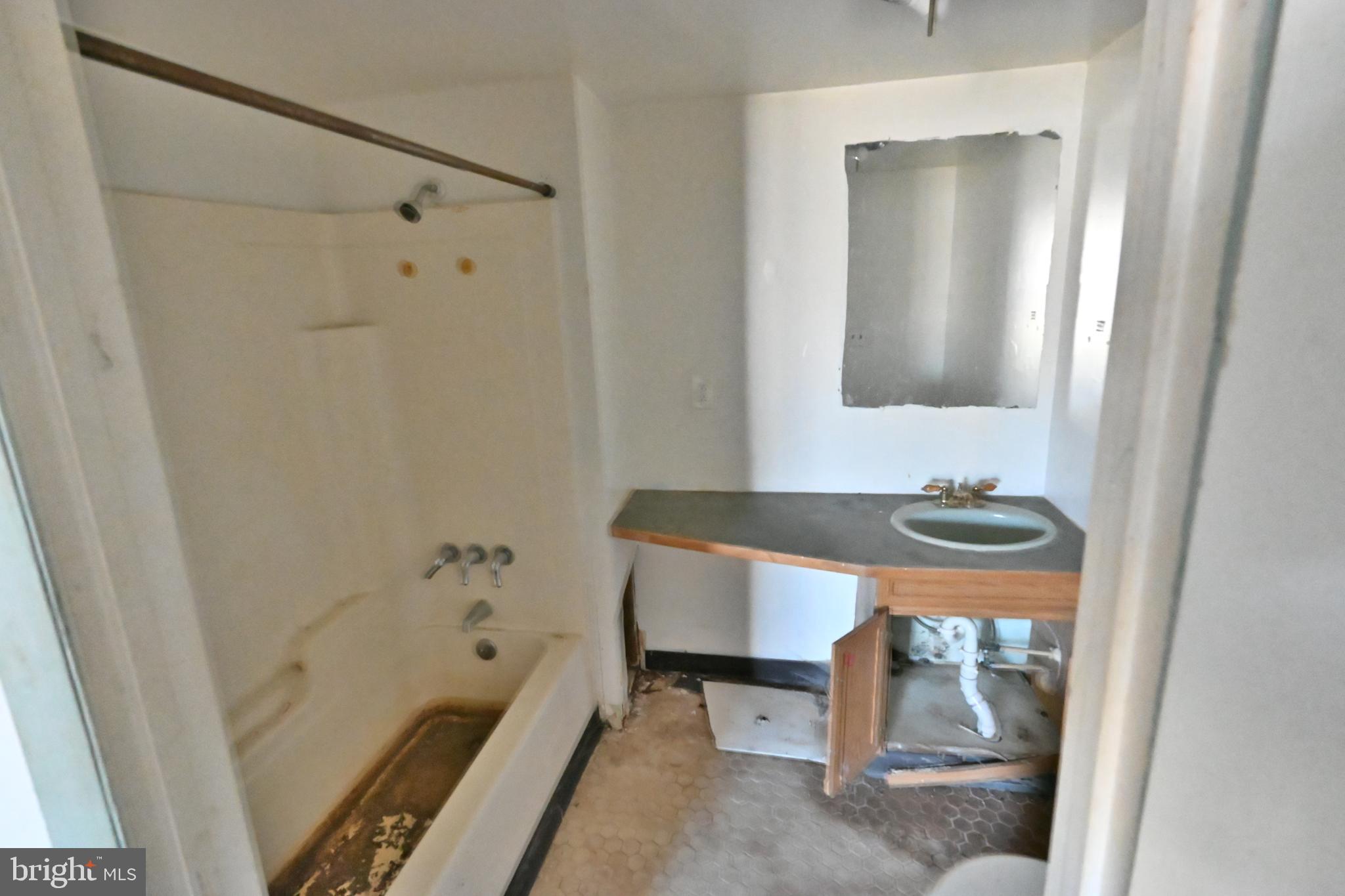 MIDDLE RIVER - Residential