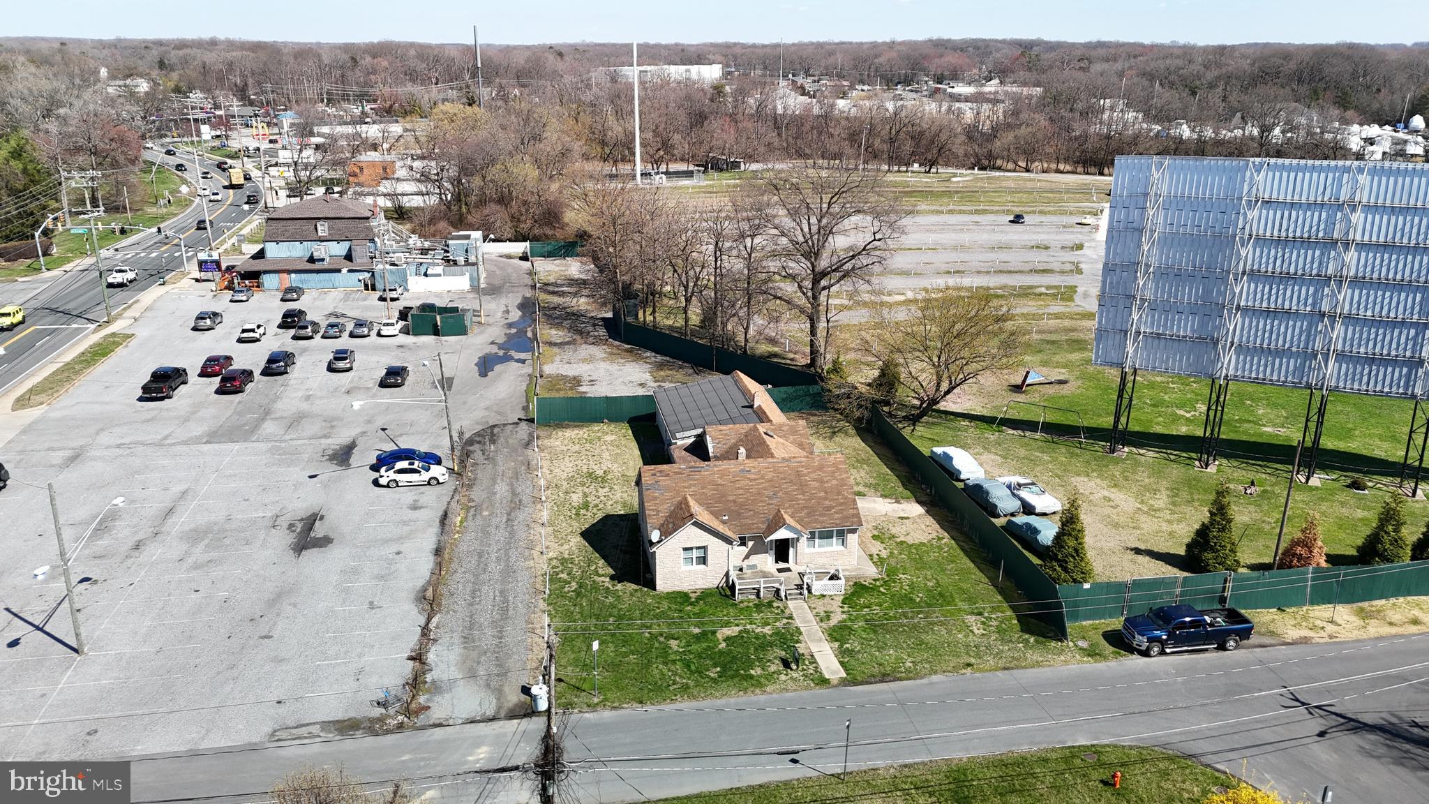 MIDDLE RIVER - Residential