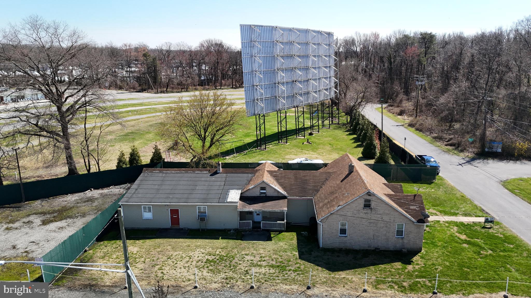 MIDDLE RIVER - Residential