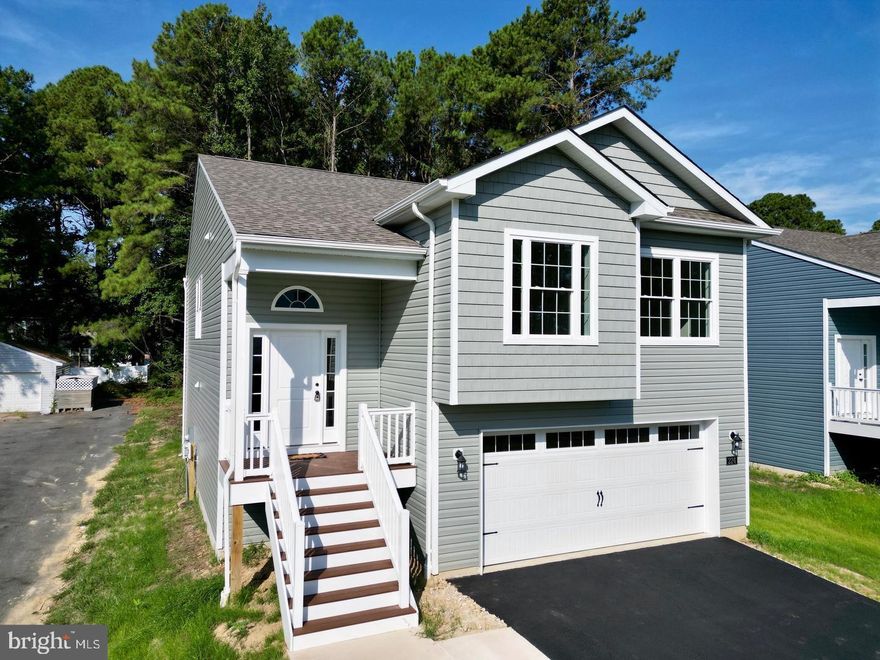 New home being built!  Act now and pick all your colors!  Finished models can be seen!  Call agent for details.