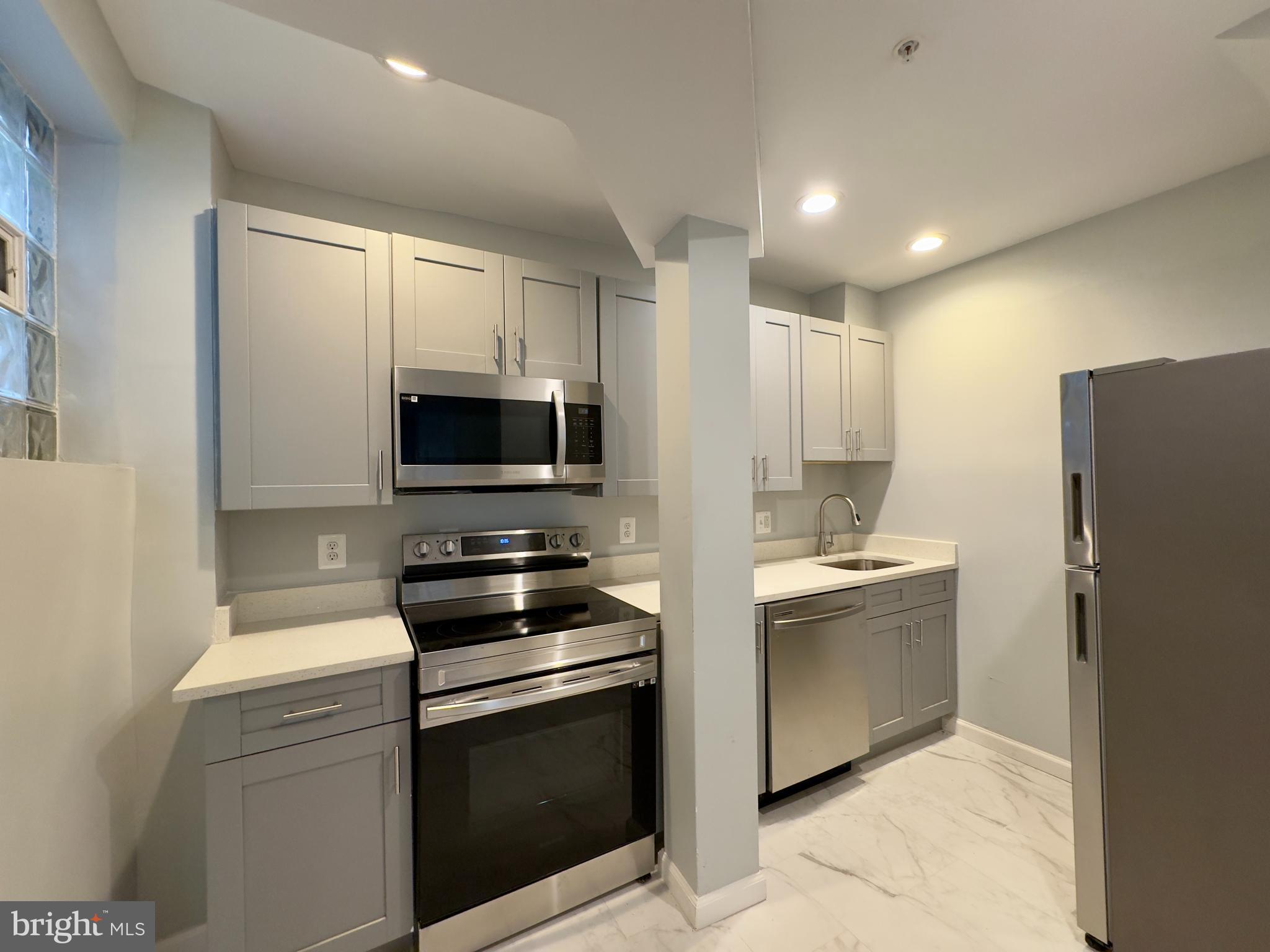 DOWNTOWN - Residential Lease