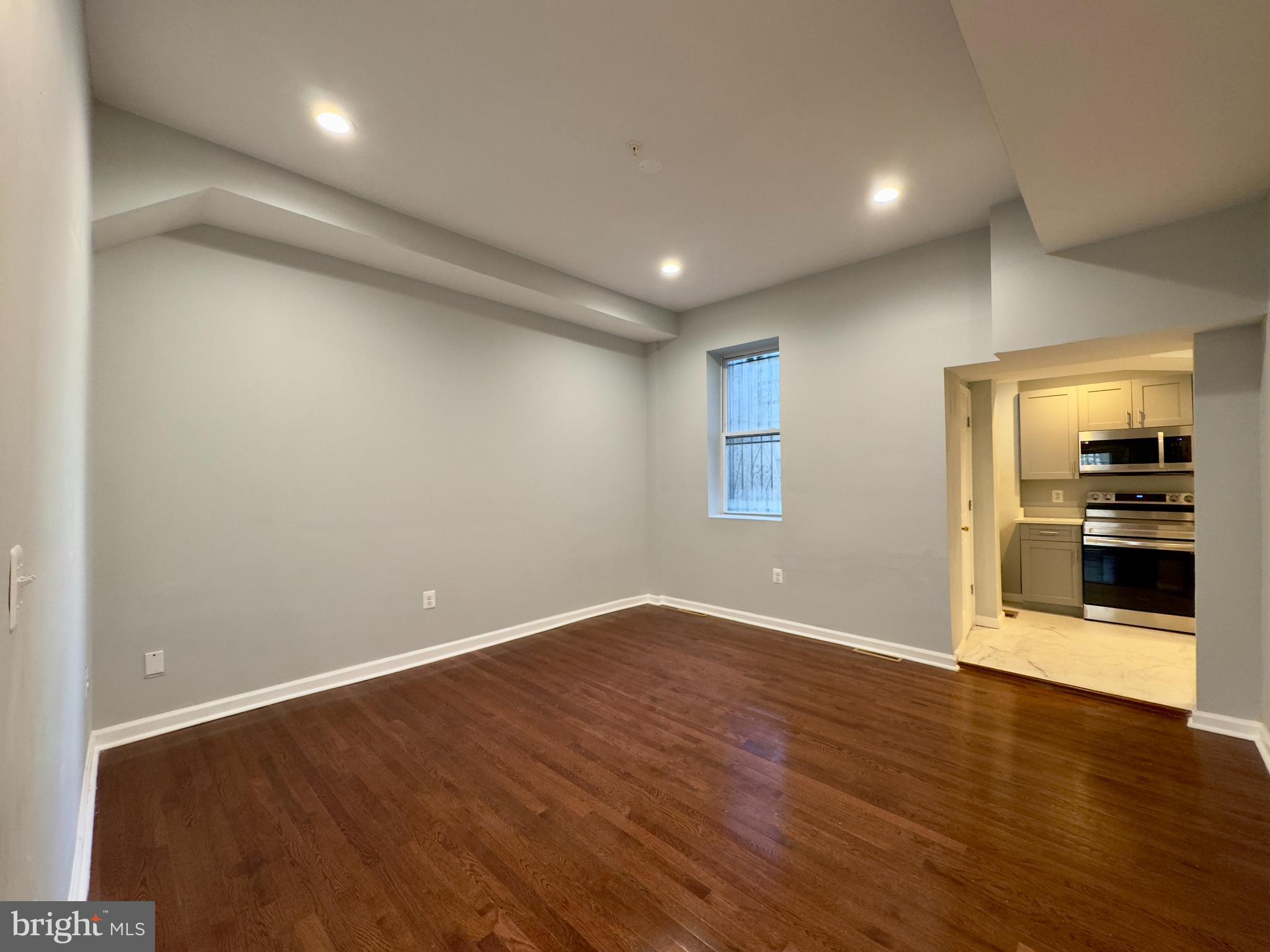 DOWNTOWN - Residential Lease