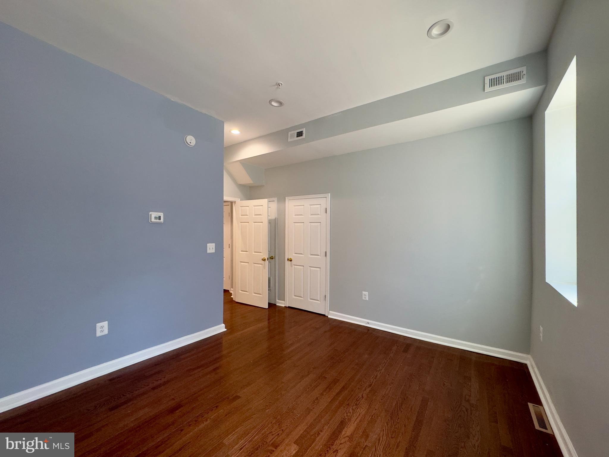DOWNTOWN - Residential Lease