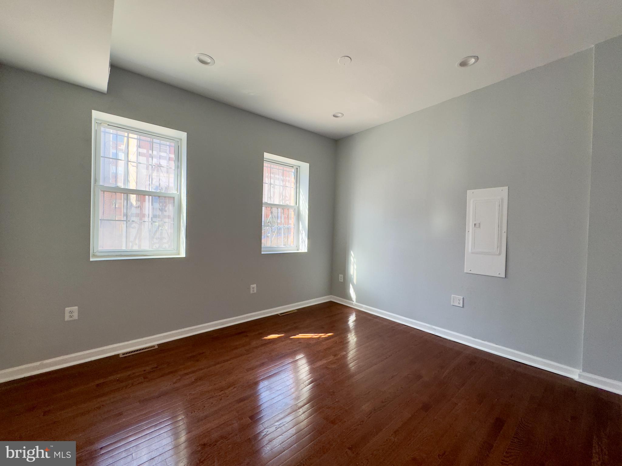 DOWNTOWN - Residential Lease