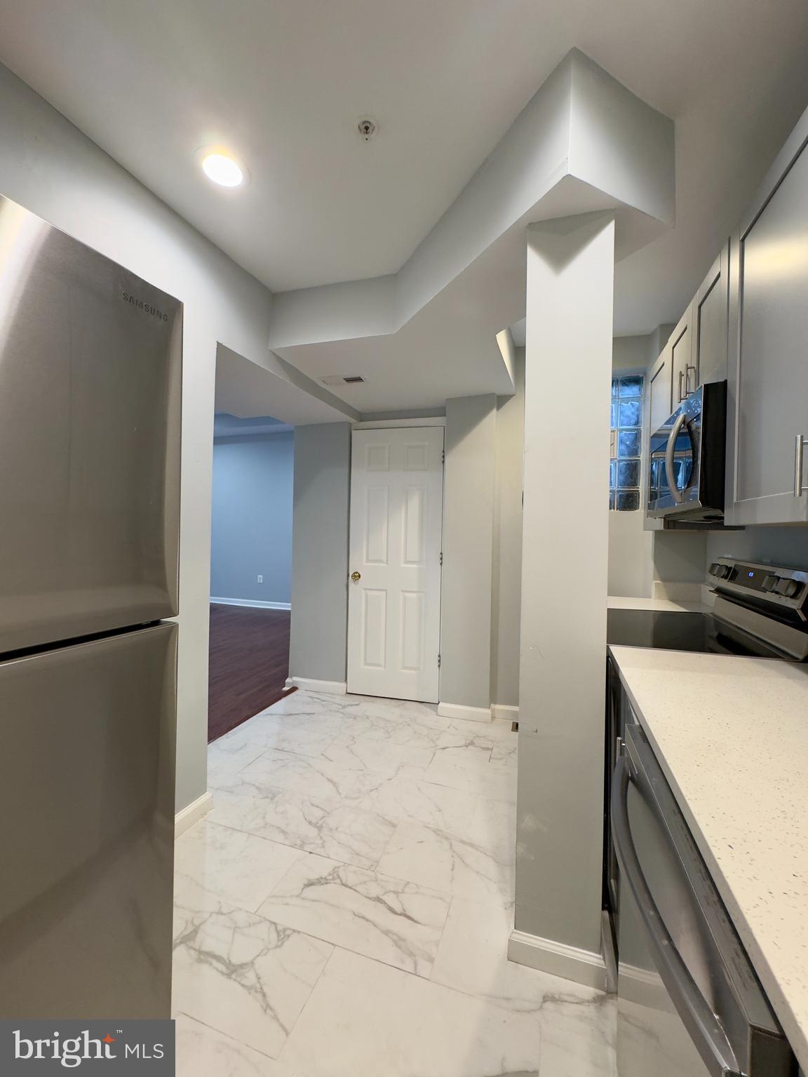 DOWNTOWN - Residential Lease